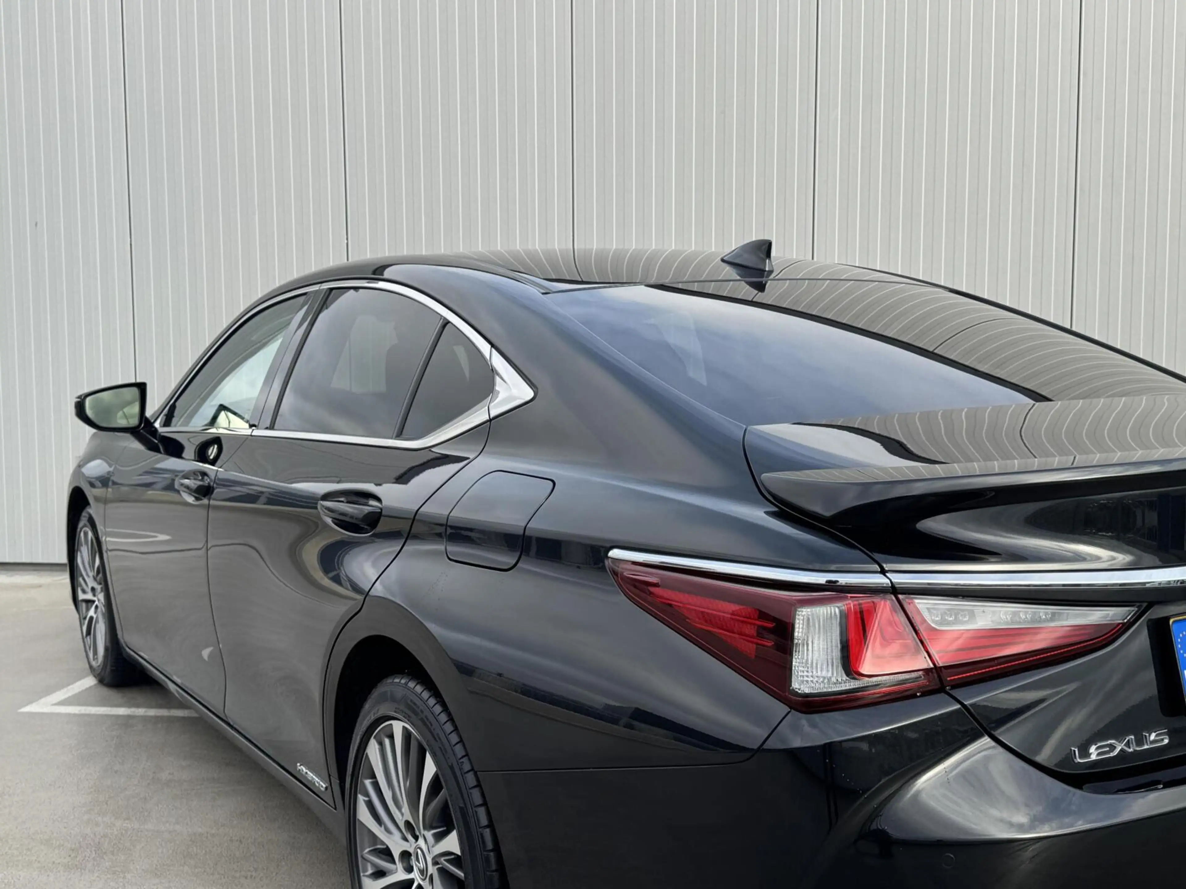 Lexus ES 300 300h Preference Line Business|NL-Auto — photo 42