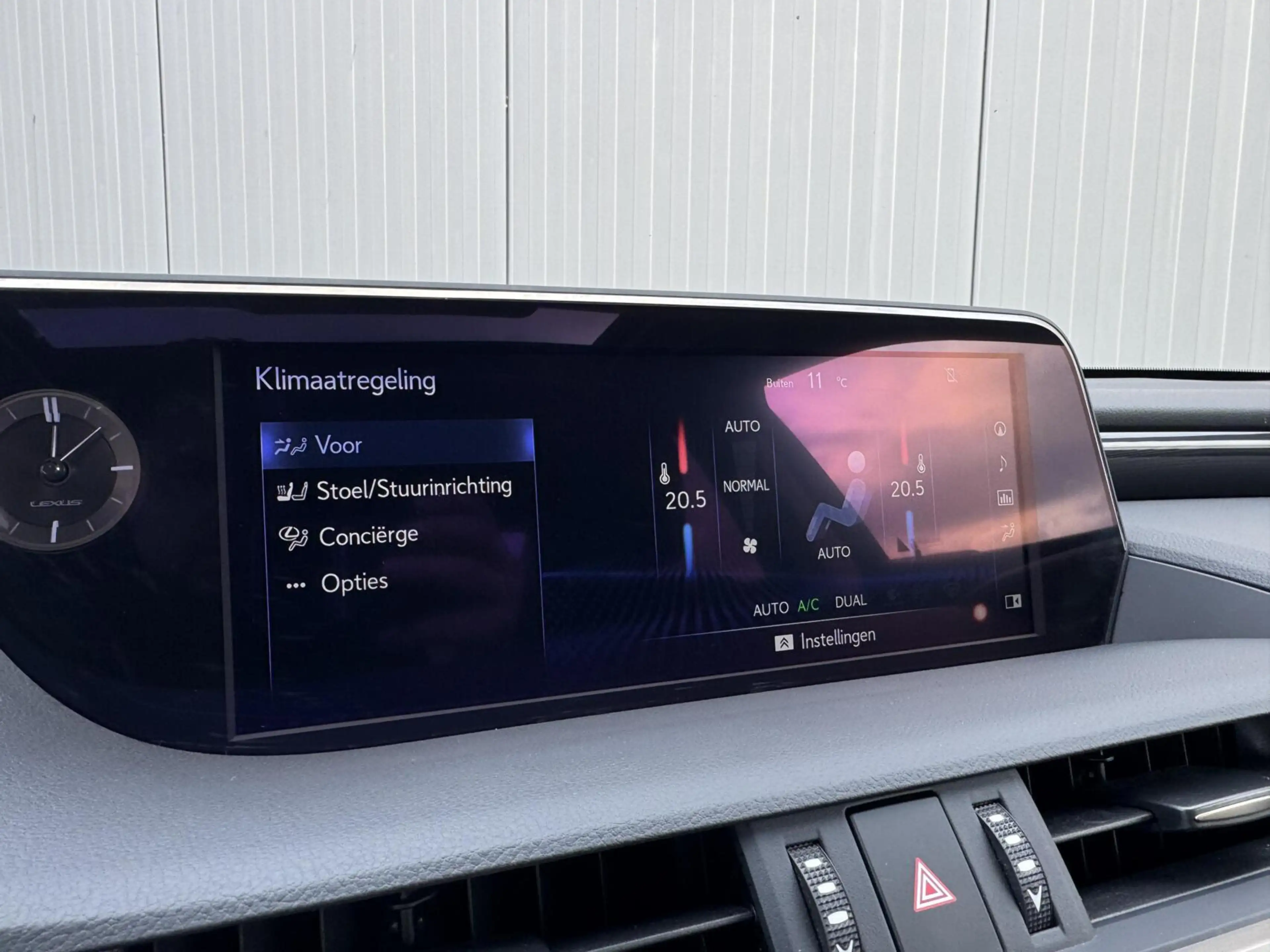 Lexus ES 300 300h Preference Line Business|NL-Auto — photo 27
