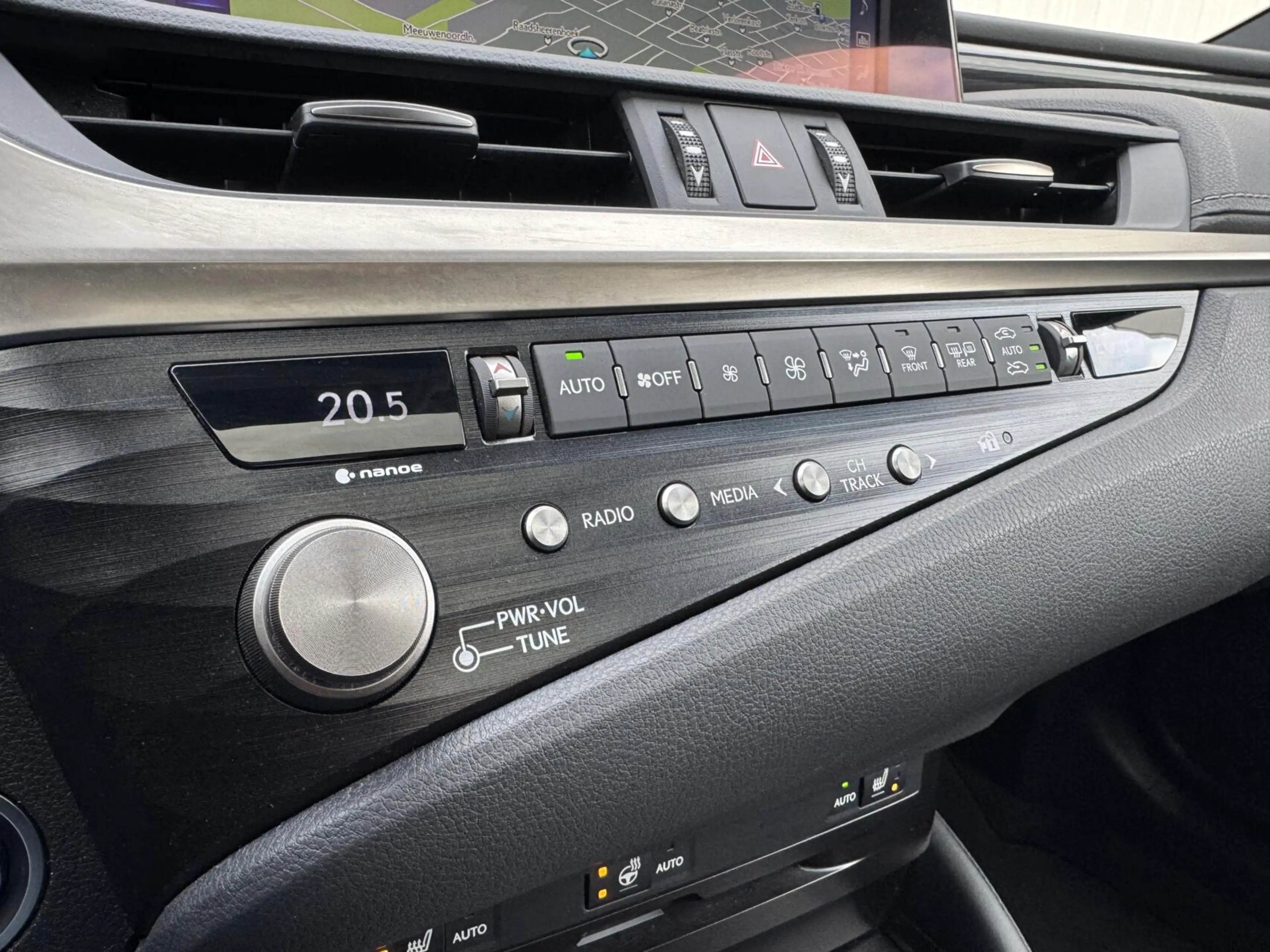 Lexus ES 300 300h Preference Line Business|NL-Auto — photo 9