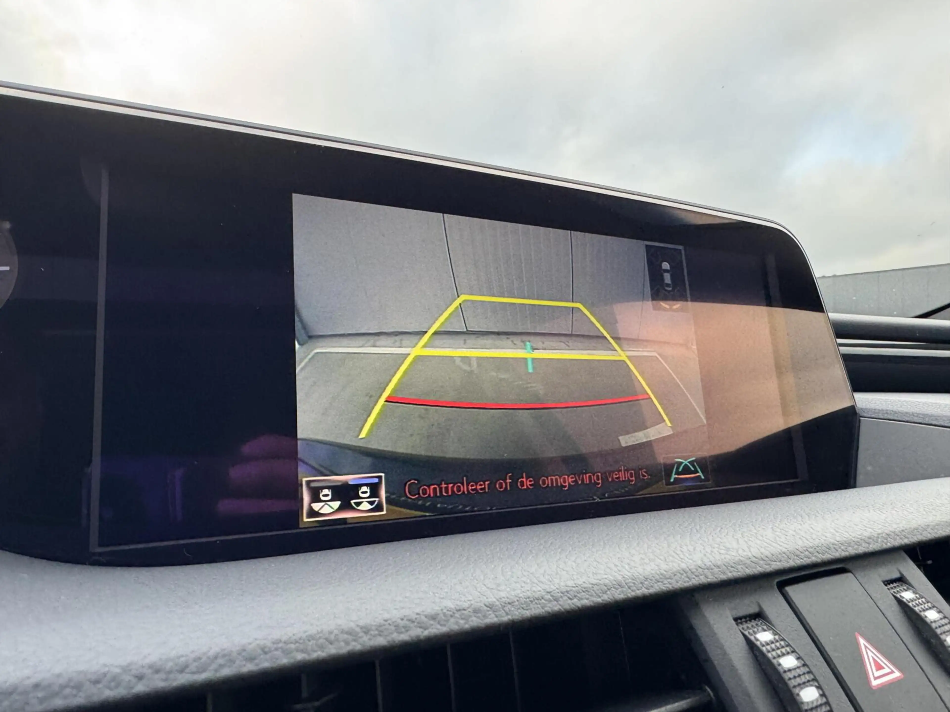 Lexus ES 300 300h Preference Line Business|NL-Auto — photo 36