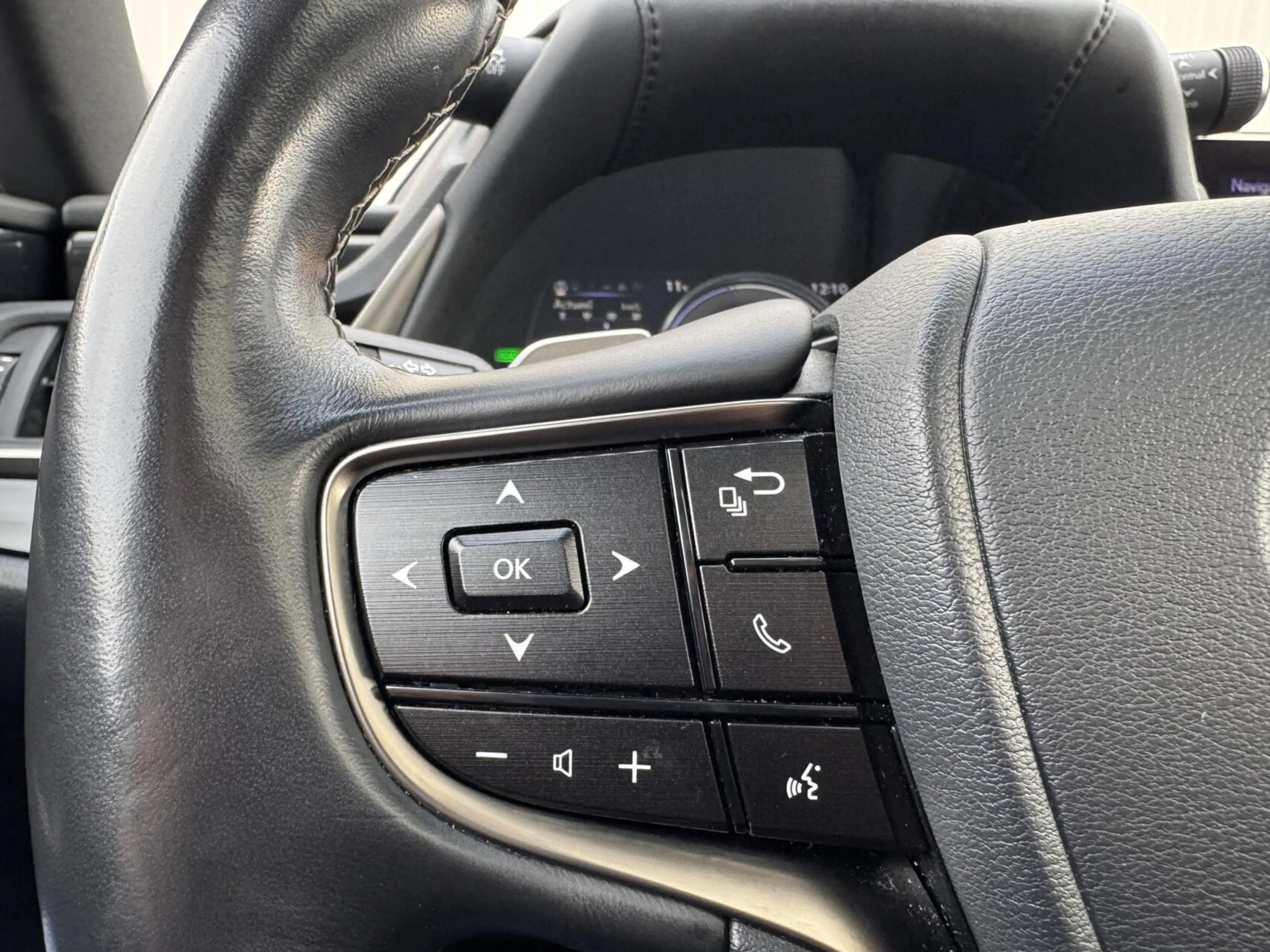 Lexus ES 300 300h Preference Line Business|NL-Auto — photo 29