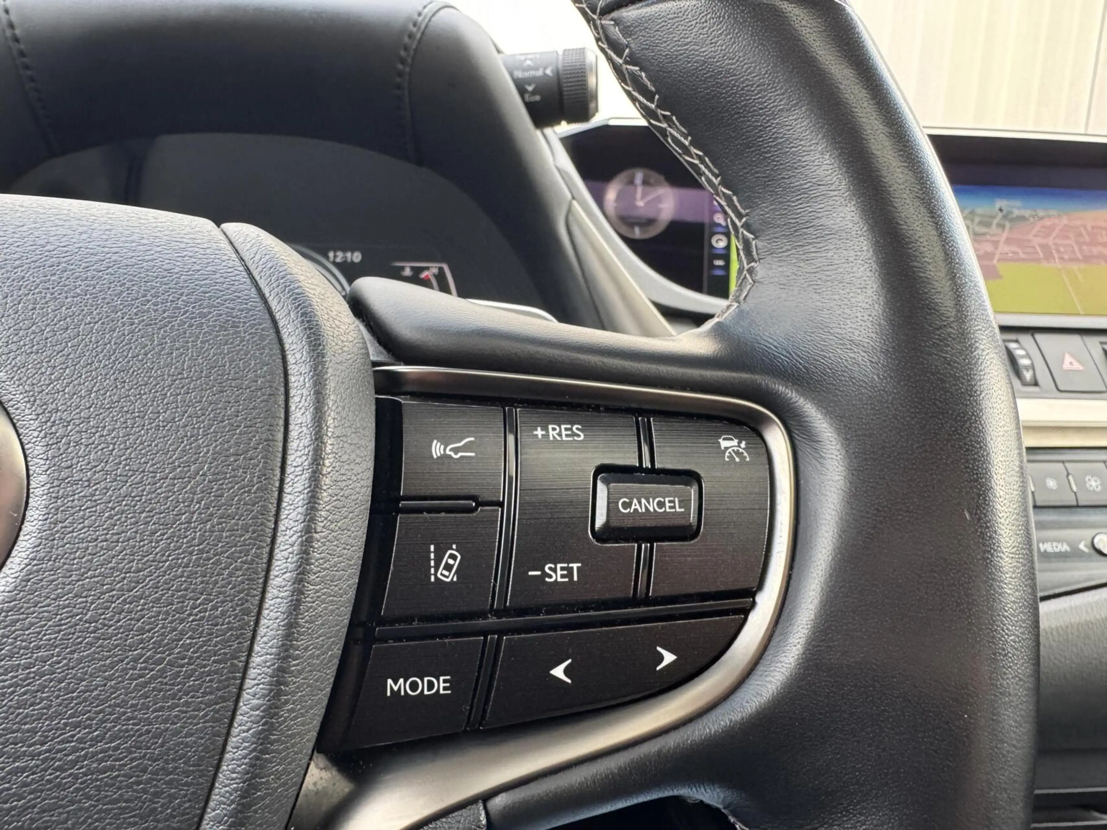 Lexus ES 300 300h Preference Line Business|NL-Auto — photo 30