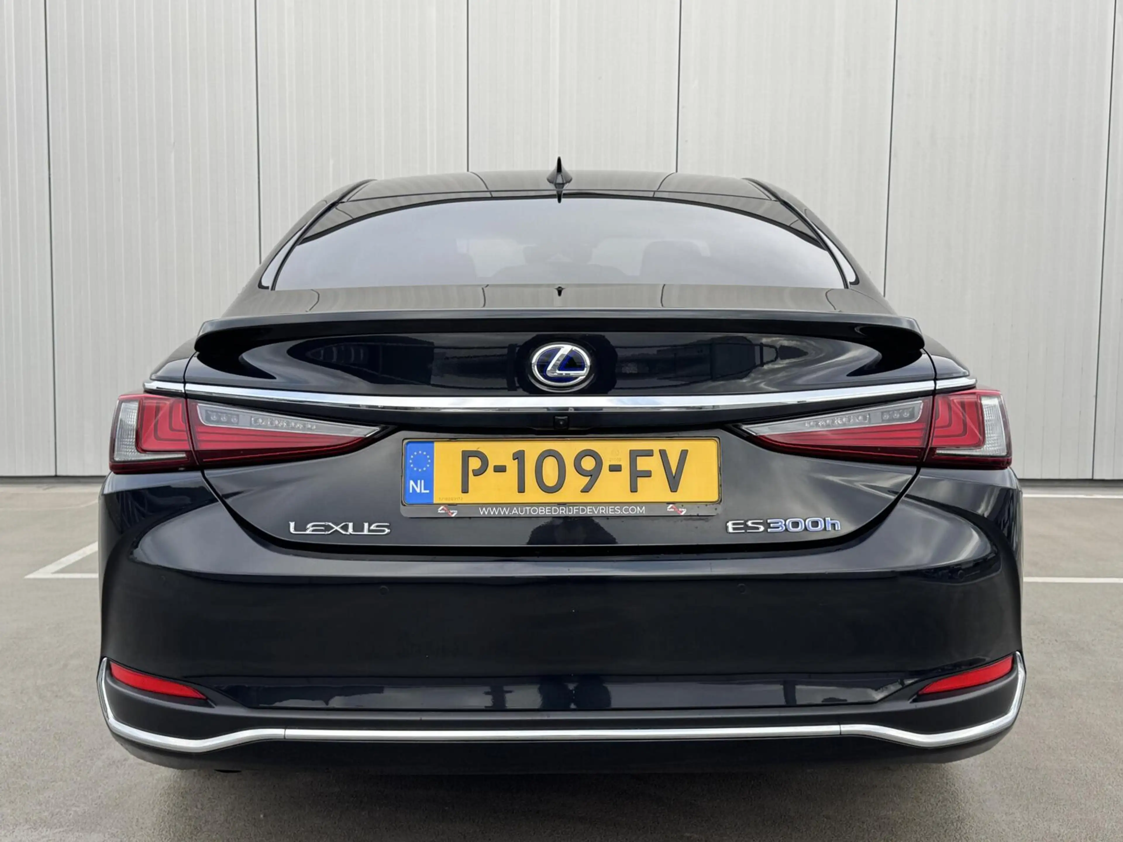 Lexus ES 300 300h Preference Line Business|NL-Auto — photo 16