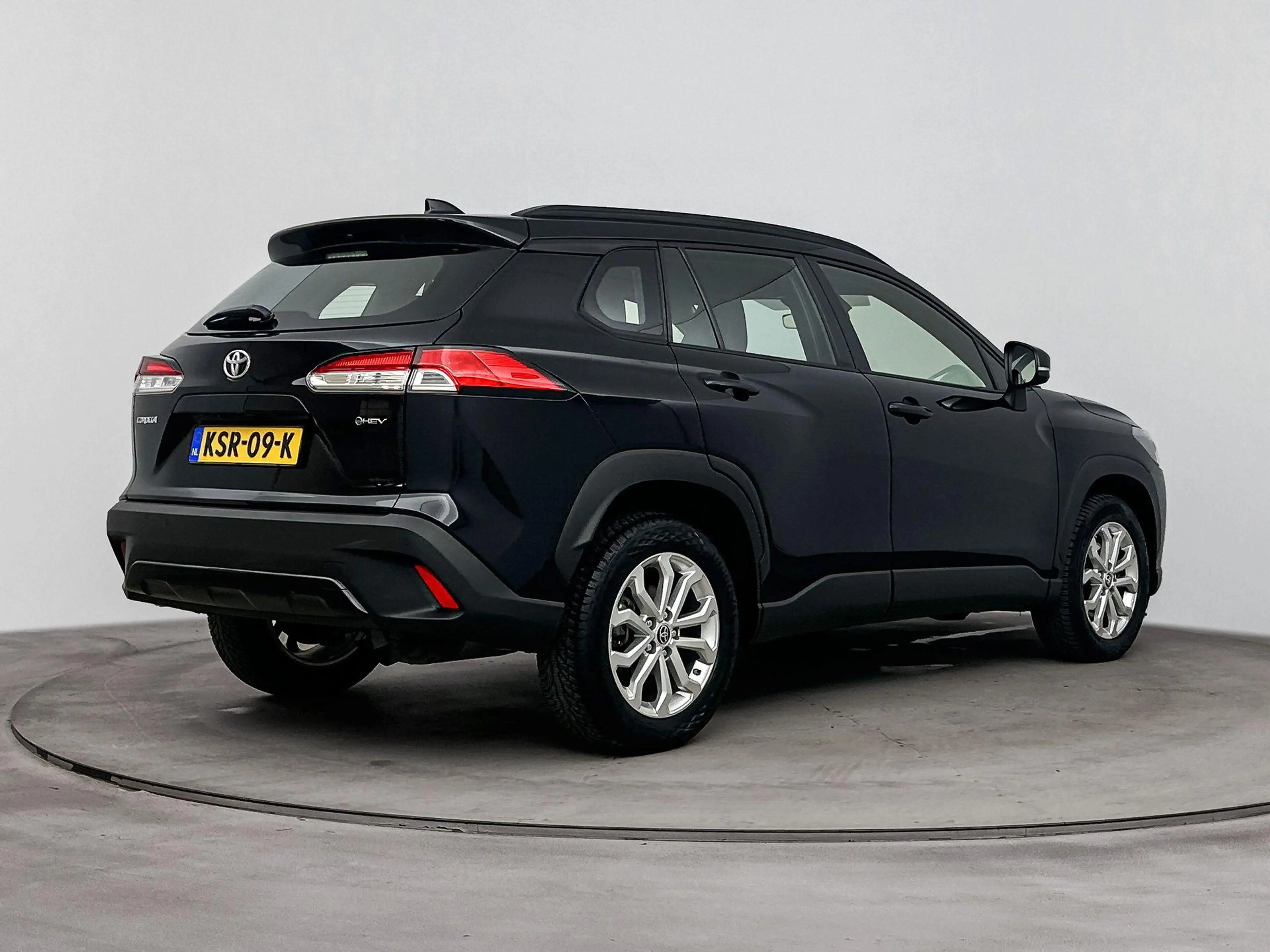 Toyota Corolla Cross Hybrid 140 Active | All Season | Dodehoek | Apple — photo 2