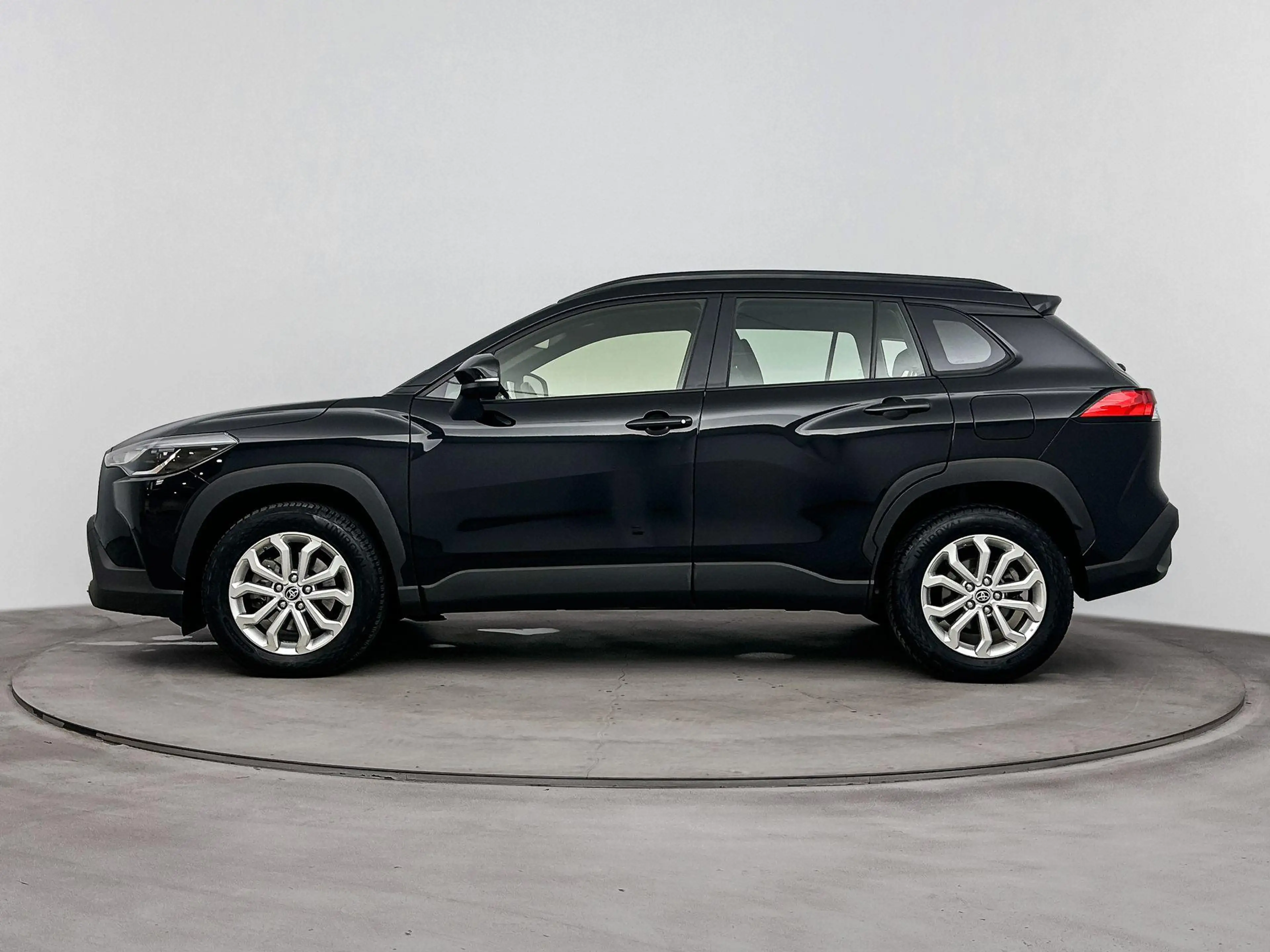 Toyota Corolla Cross Hybrid 140 Active | All Season | Dodehoek | Apple — photo 3