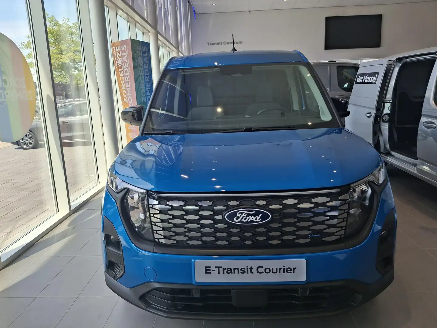 Ford Transit Courier E-Transit Limited 44 kWh | ADAPTIEVE CRUISE CONTRO Blauw - 2