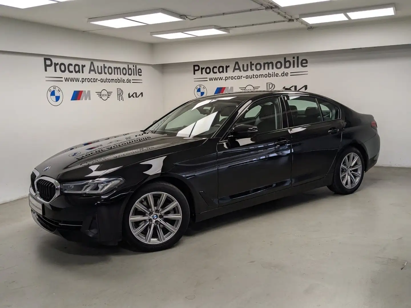 BMW 520 d xDrive Laser AHK HuD DA PA 18'' DAB WLAN Schwarz - 2