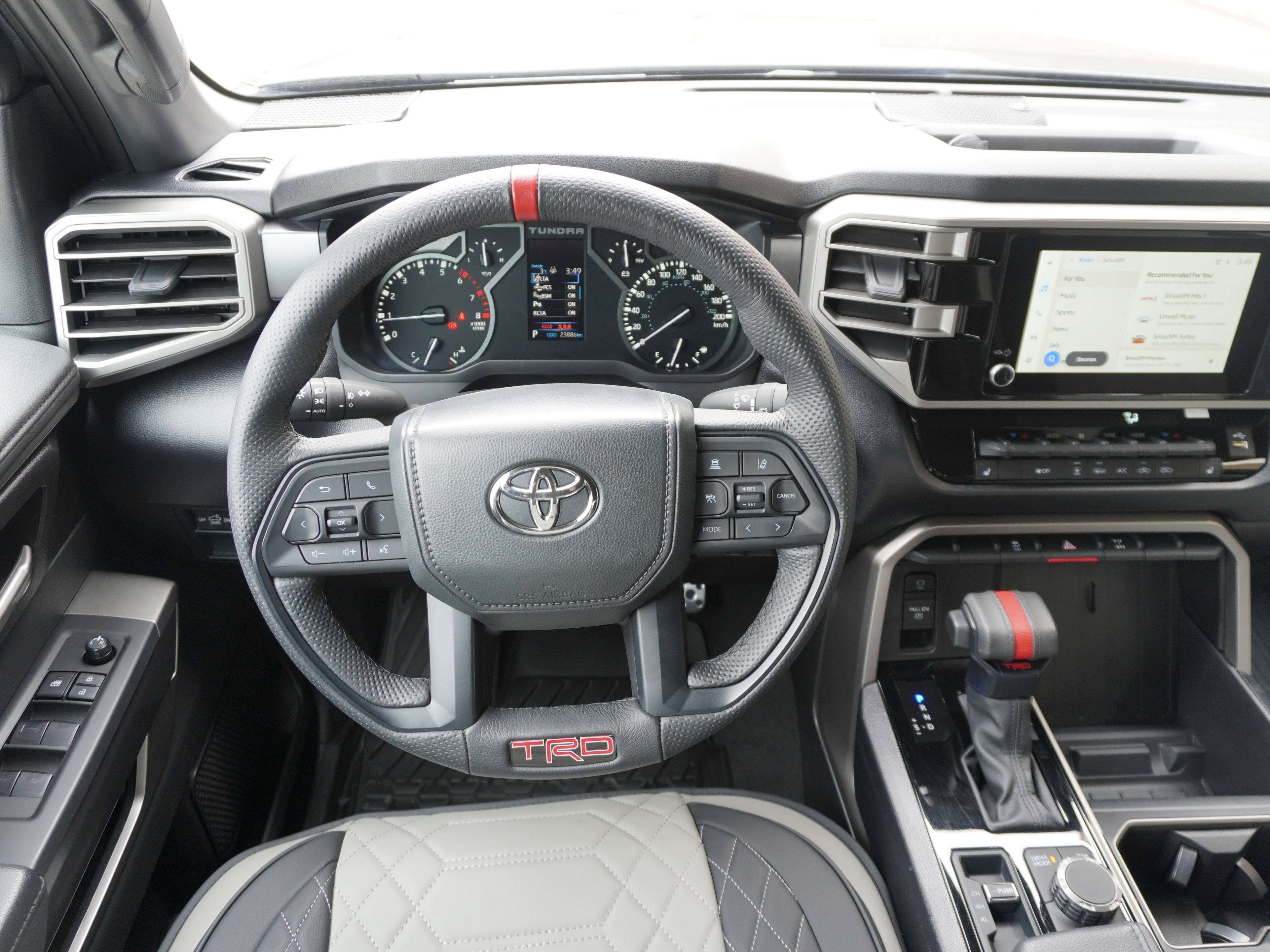 2025 Toyota Tundra CrewMax TRD with 4x4 OFF-ROAD PKG | LOW KMS — снимка 1