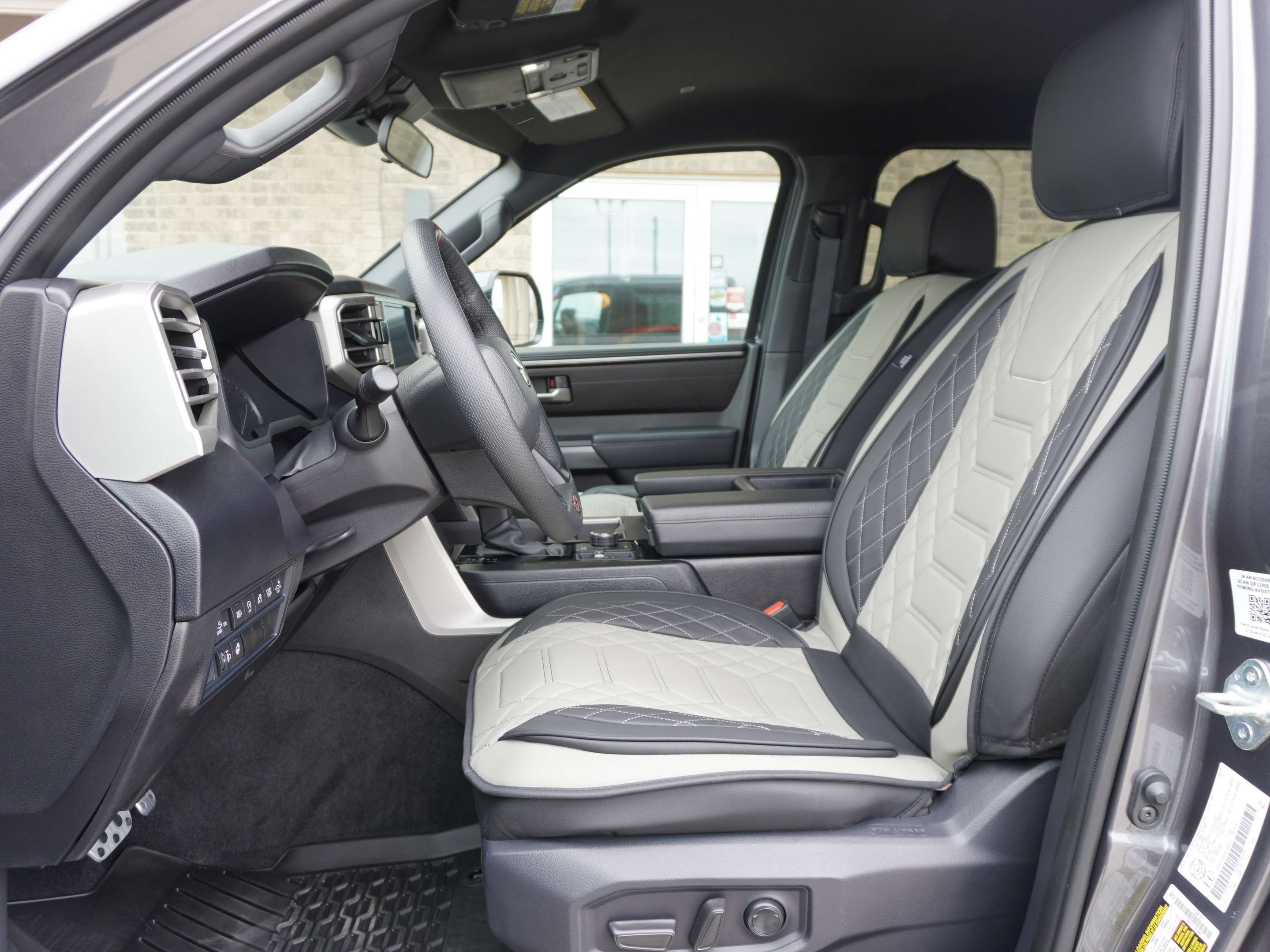 2025 Toyota Tundra CrewMax TRD with 4x4 OFF-ROAD PKG | LOW KMS — снимка 1