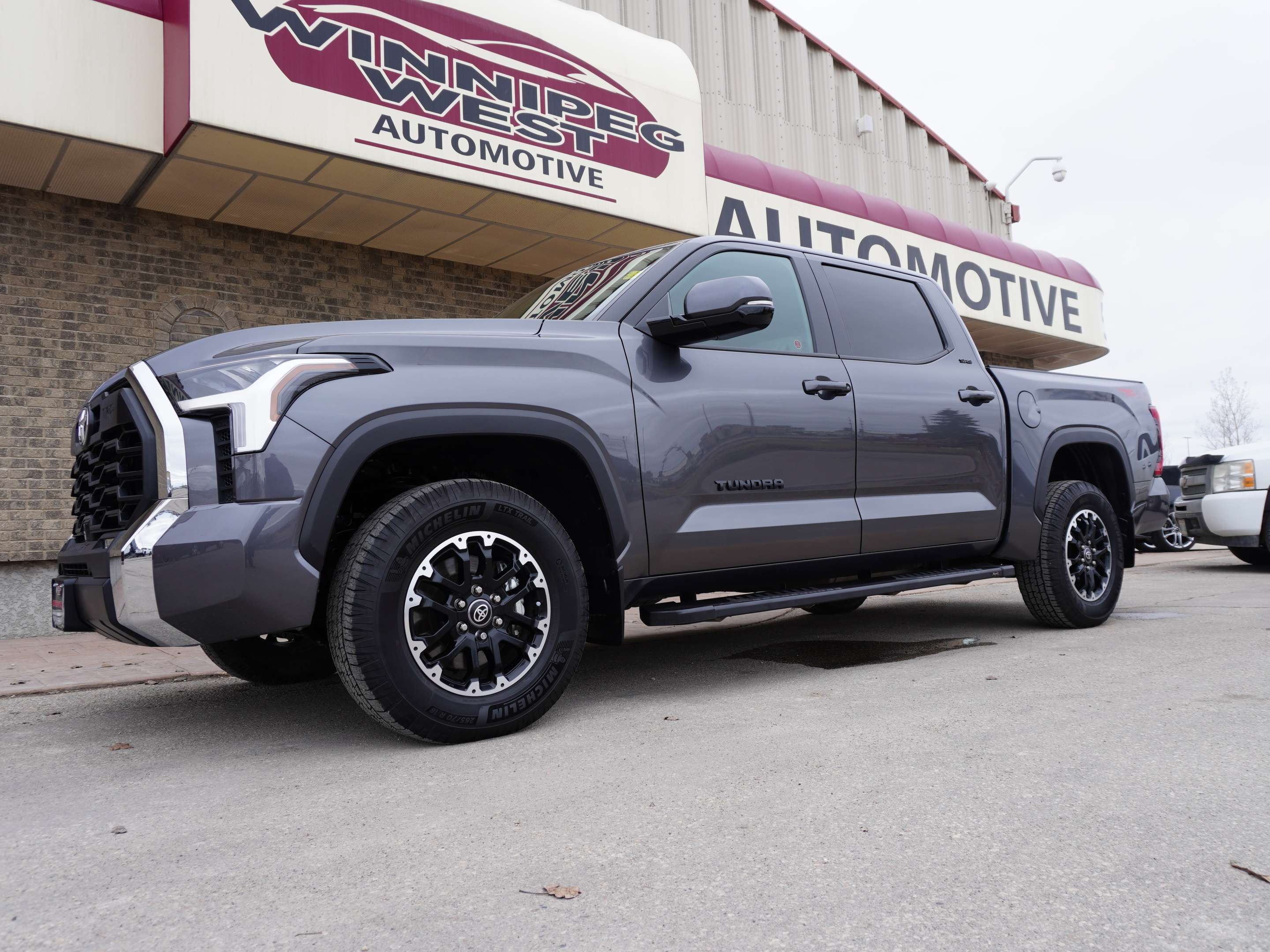 2025 Toyota Tundra CrewMax TRD with 4x4 OFF-ROAD PKG | LOW KMS — снимка 1