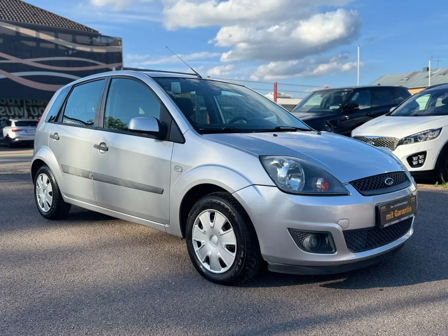 Ford Fiesta 1.4i Klima + TÜV 09/2027 Silber - 2