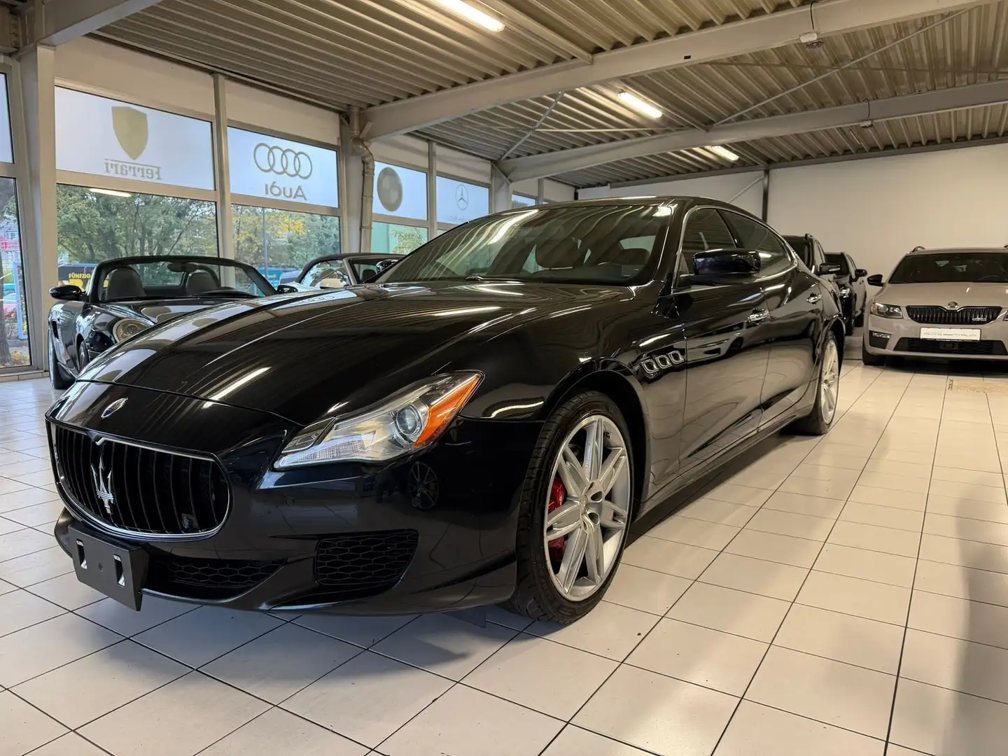 Maserati Quattroporte S Schwarz - 1