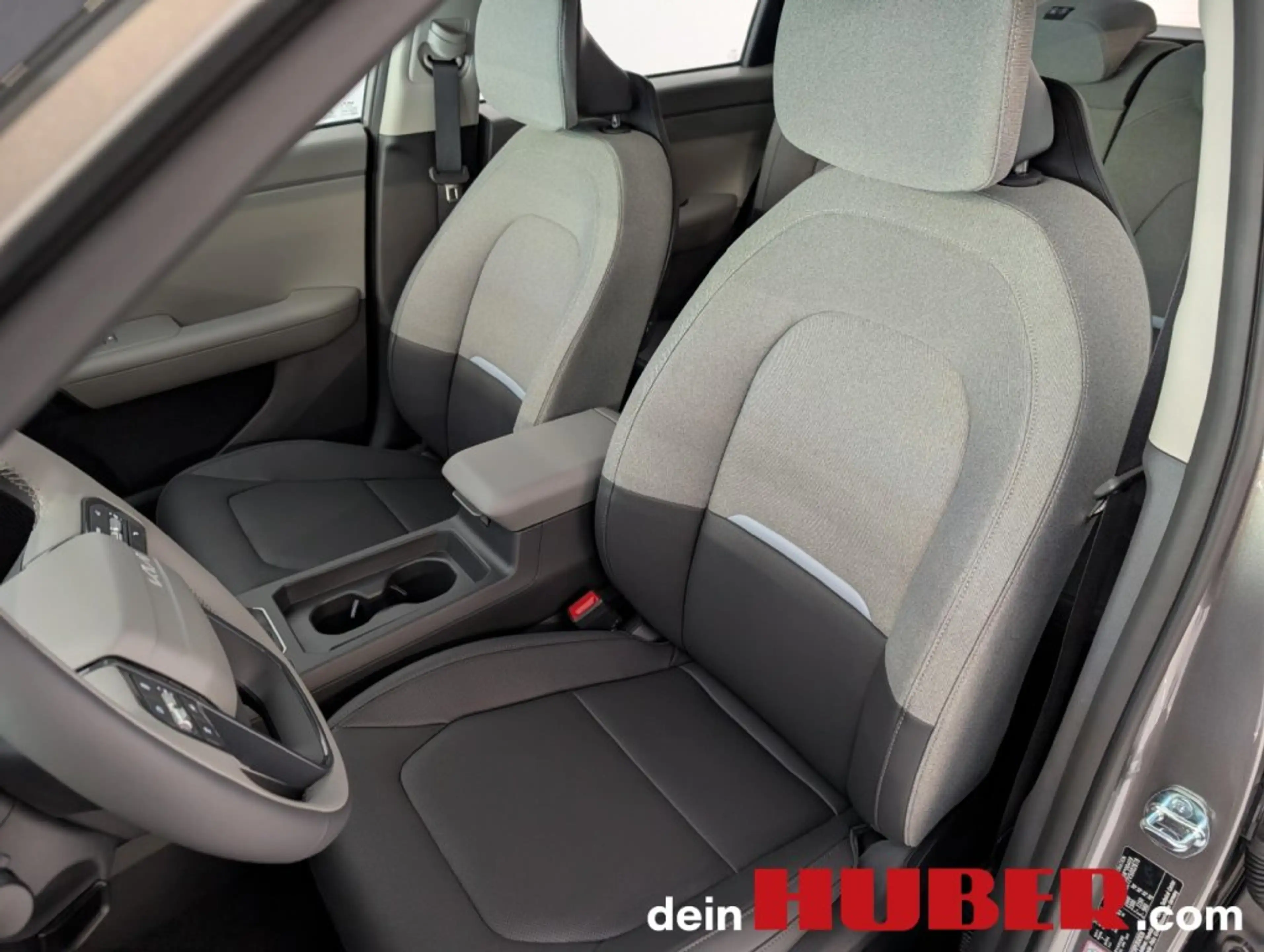 Kia Seltos SILBER 1.6 TGDI MT6/2WD 180 — photo 10