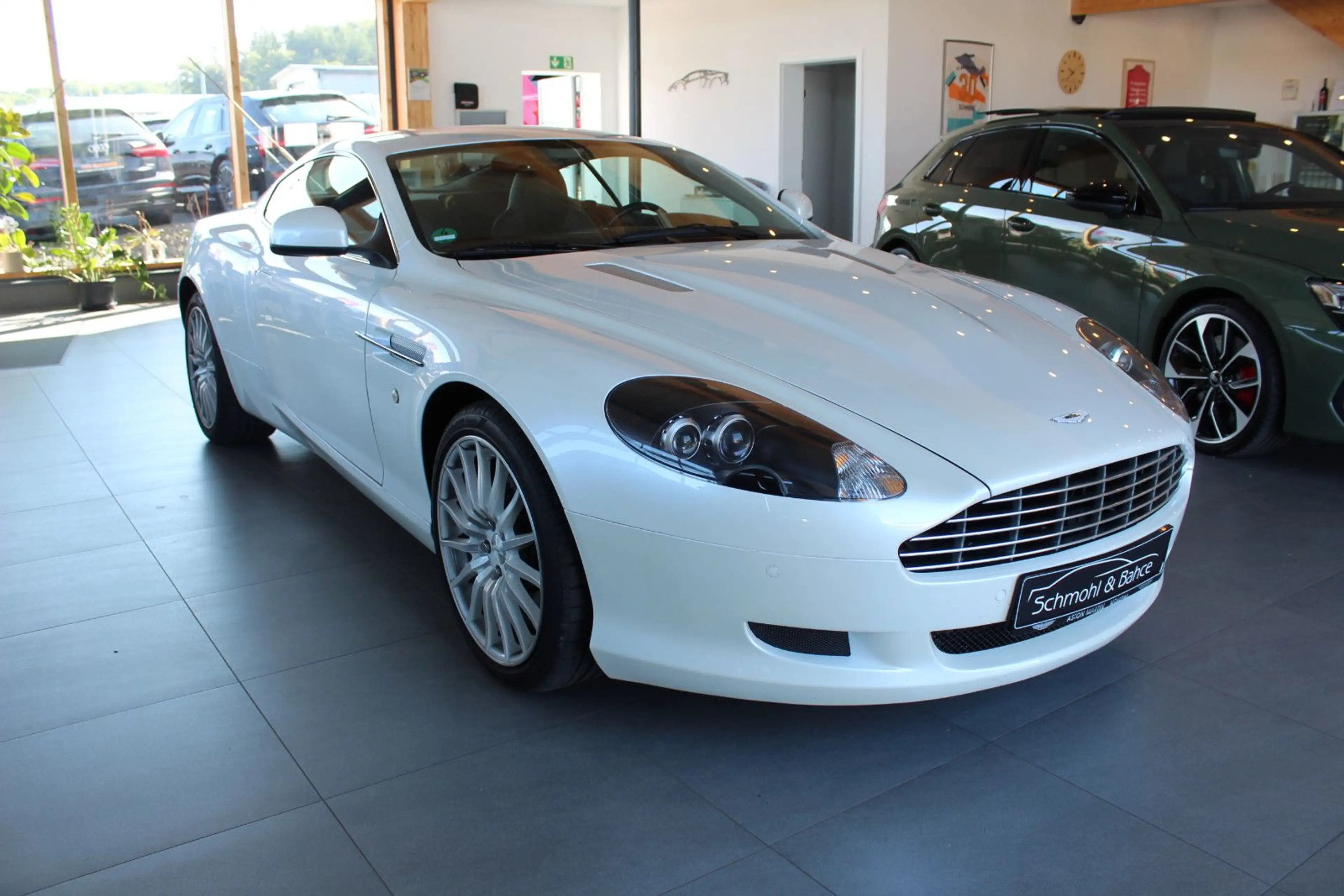 Aston Martin DB9 6.0 Touchtronic — photo 3