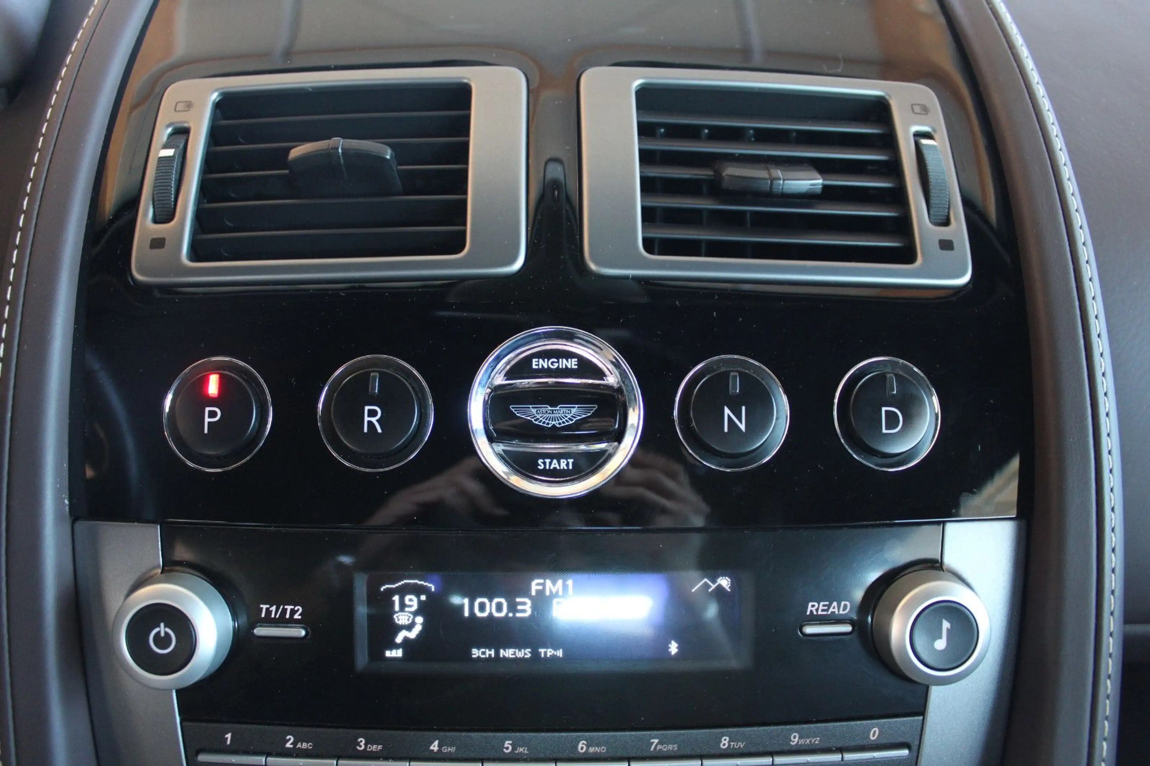Aston Martin DB9 6.0 Touchtronic — photo 14