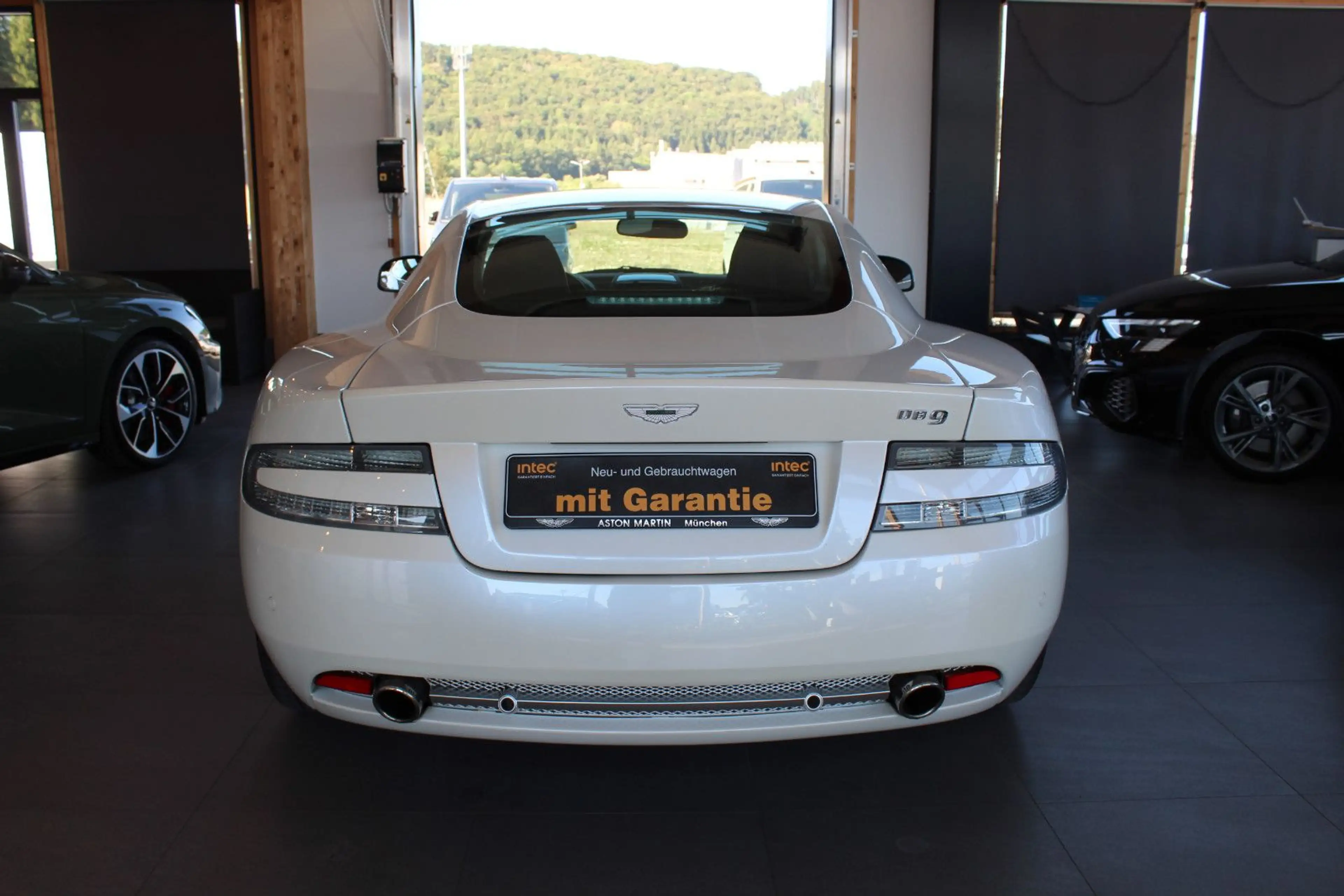 Aston Martin DB9 6.0 Touchtronic — photo 5