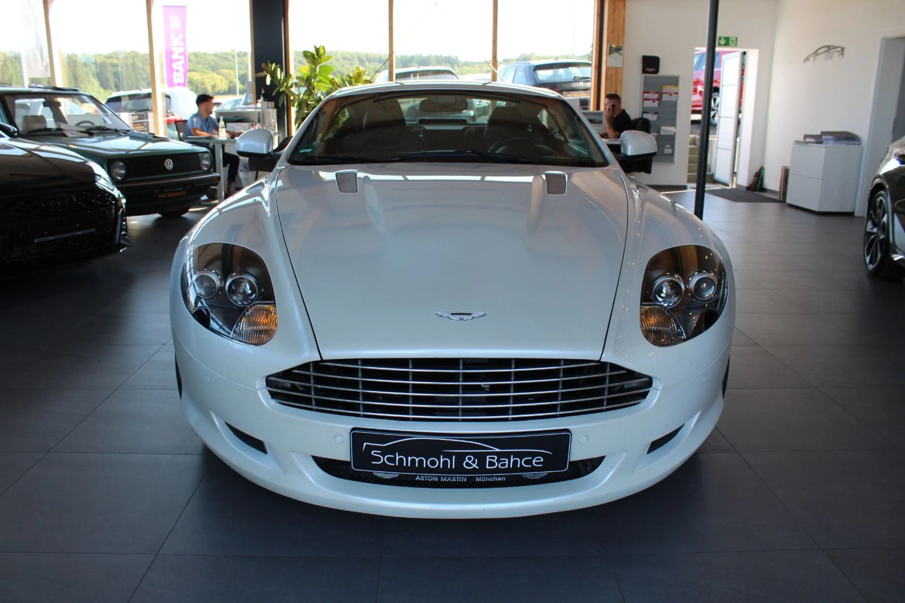 Aston Martin DB9 6.0 Touchtronic — photo 2