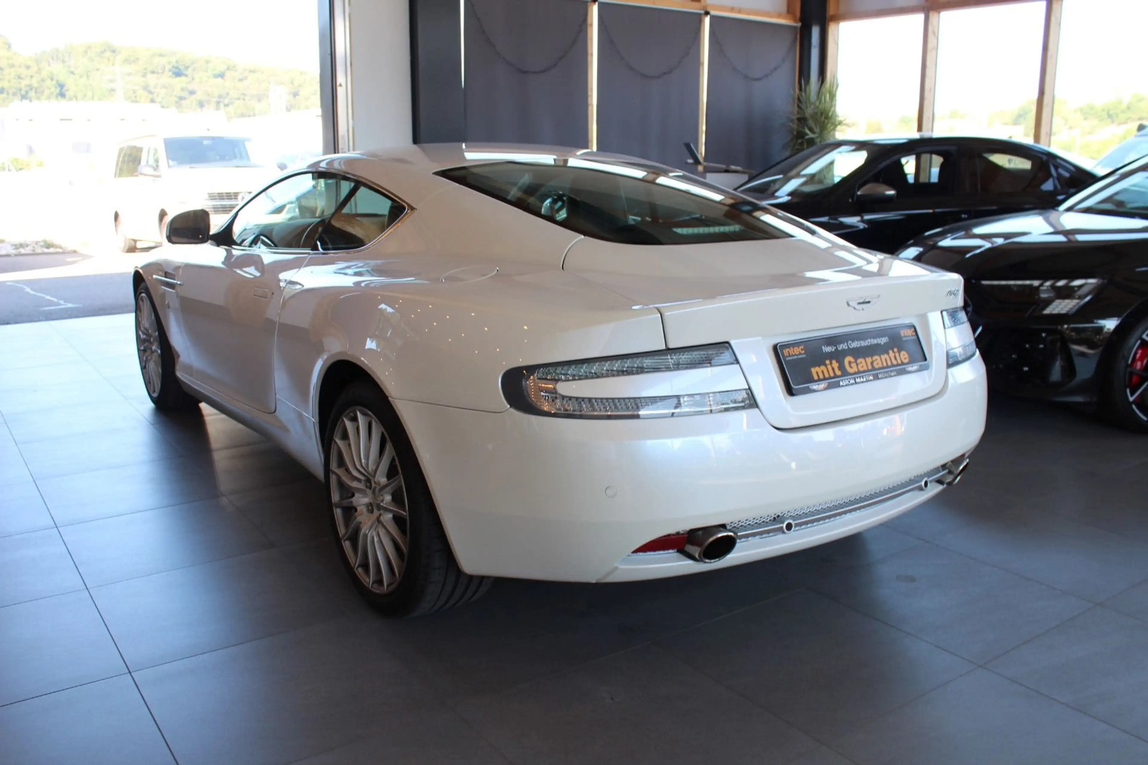 Aston Martin DB9 6.0 Touchtronic — photo 6