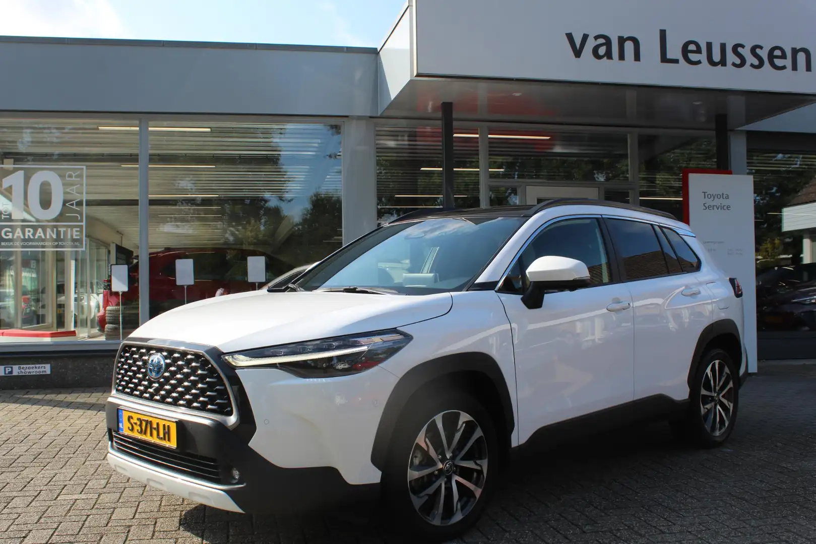 Toyota Corolla Cross 2.0 HIGH POWER HYBRID LAUNCH EDITION PANO-DAK JBL Weiß - 1