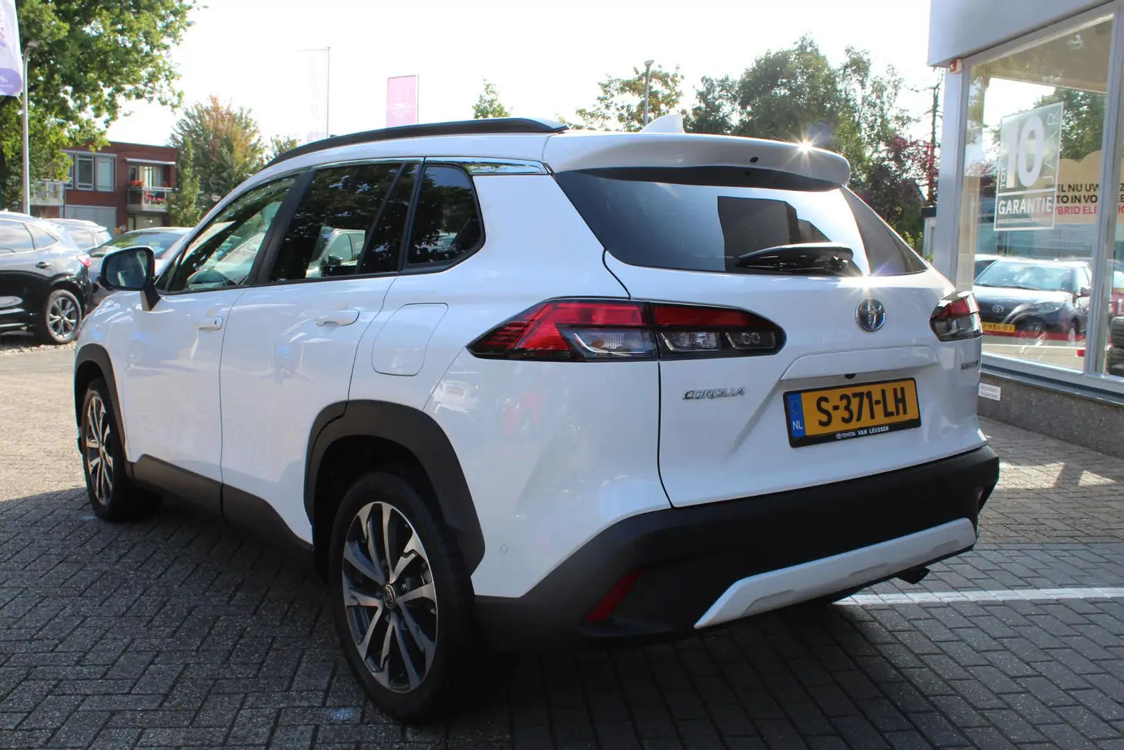 Toyota Corolla Cross 2.0 HIGH POWER HYBRID LAUNCH EDITION PANO-DAK JBL Weiß - 2