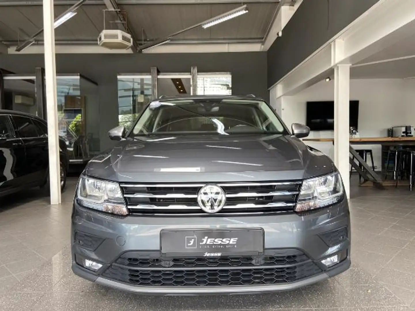 Volkswagen Tiguan Allspace 1.5 TSI Comfortline 7Sitzer Navi AHK Grau - 2