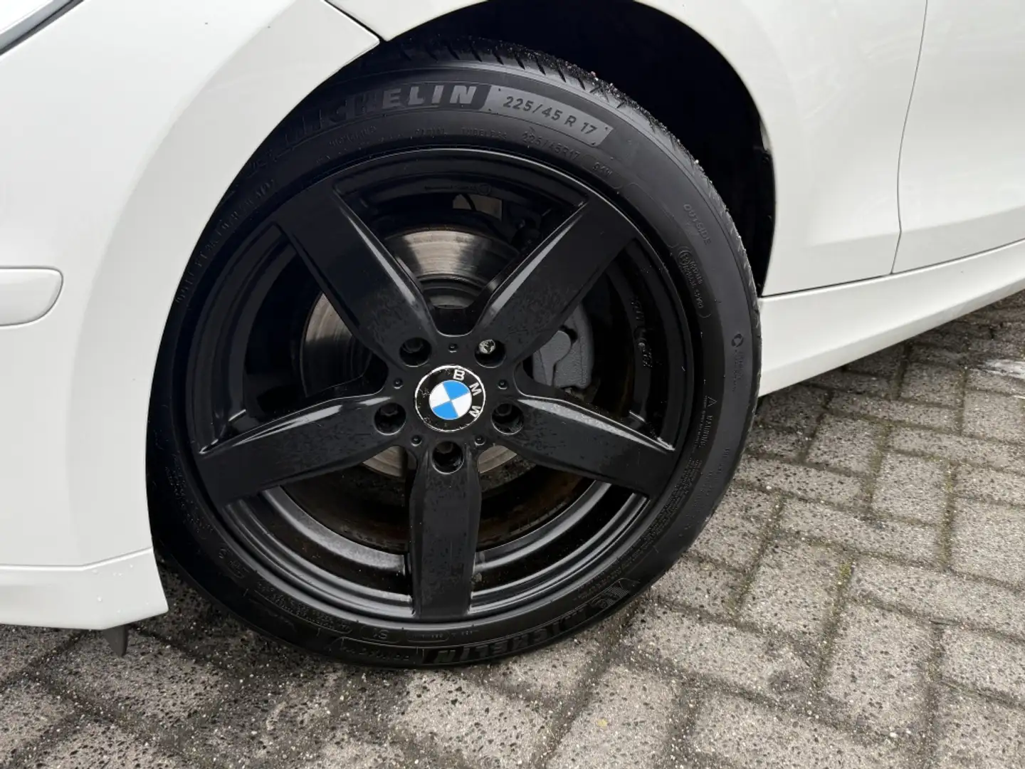BMW 118 1-serie 118i Business Line automaat standkachel Weiß - 2