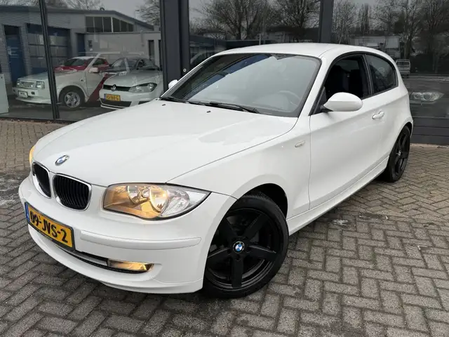 BMW 118 1-serie 118i Business Line automaat standkachel