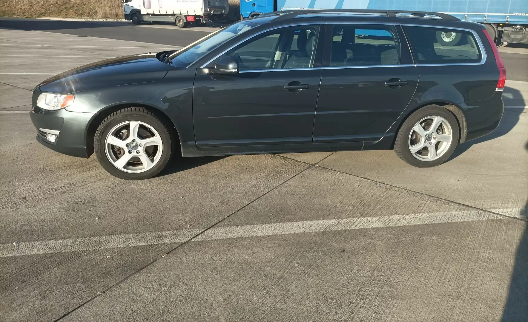 Volvo V70 Mod2014*D4*Momentum*Unfallfrei*Aut*5Zyl*163PS*Dies Gris - 1