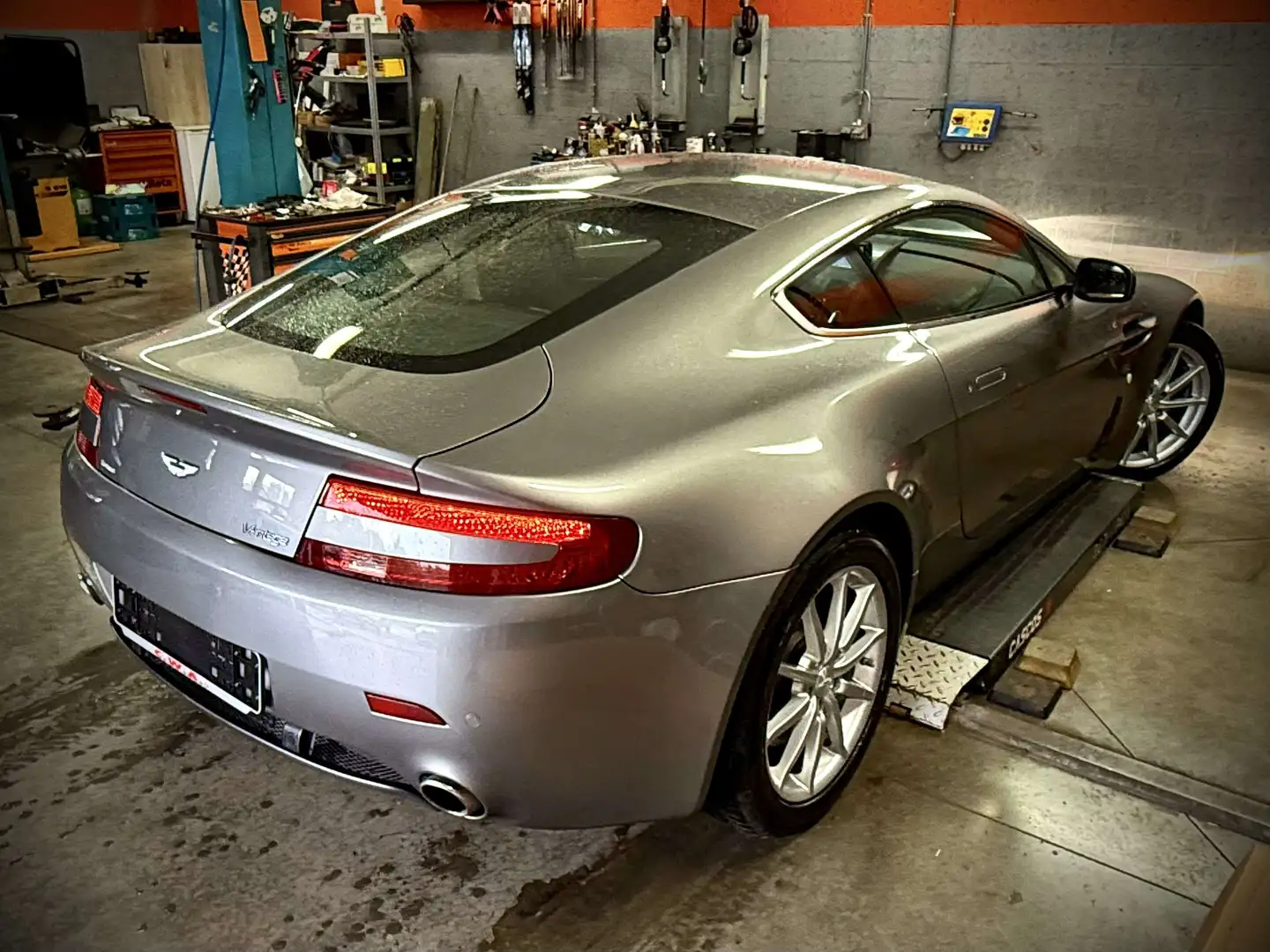 Aston Martin Vantage V8 4.3 Sportshift 49000 Km Full History Gri - 2