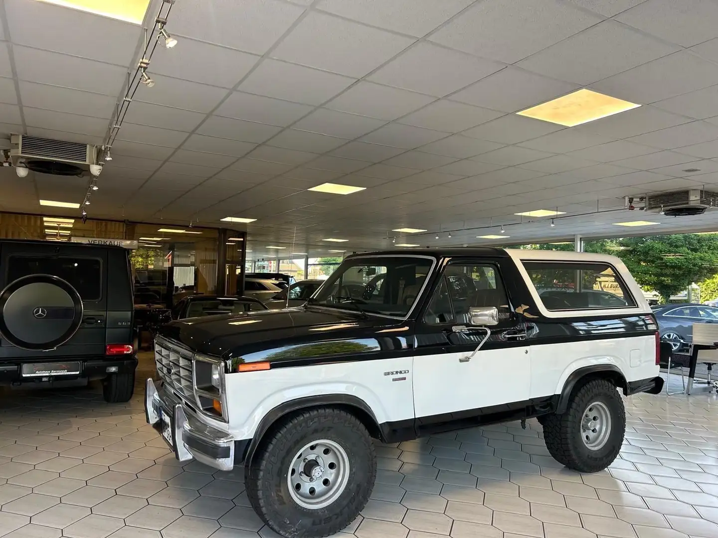 Ford Bronco 5,0 V8 XLT  4X4 - Liebhaberstück Schwarz - 1