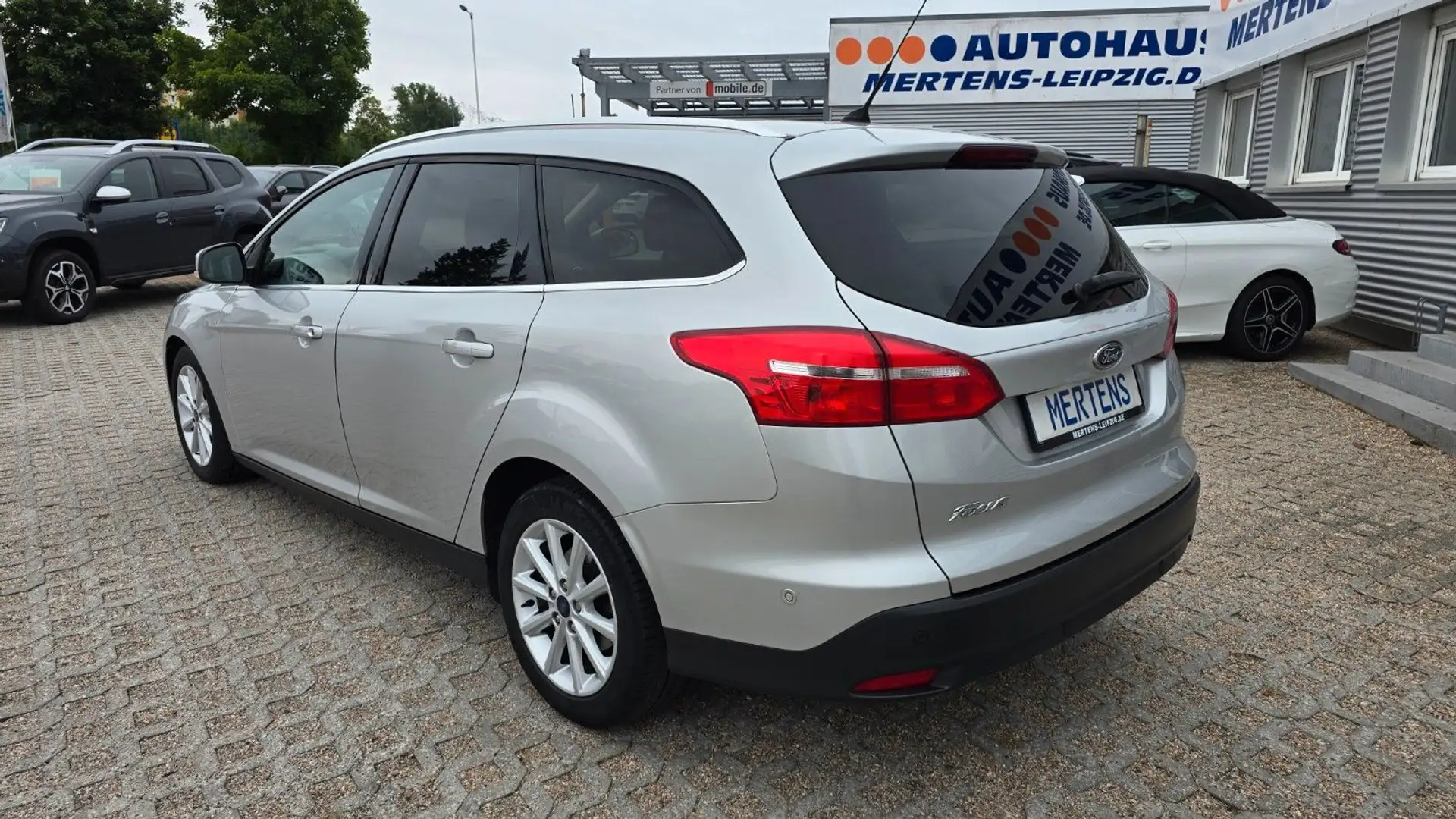 Ford Focus Turnier Titanium Aut. Navi Klima SHZ LRhz. Argento - 2
