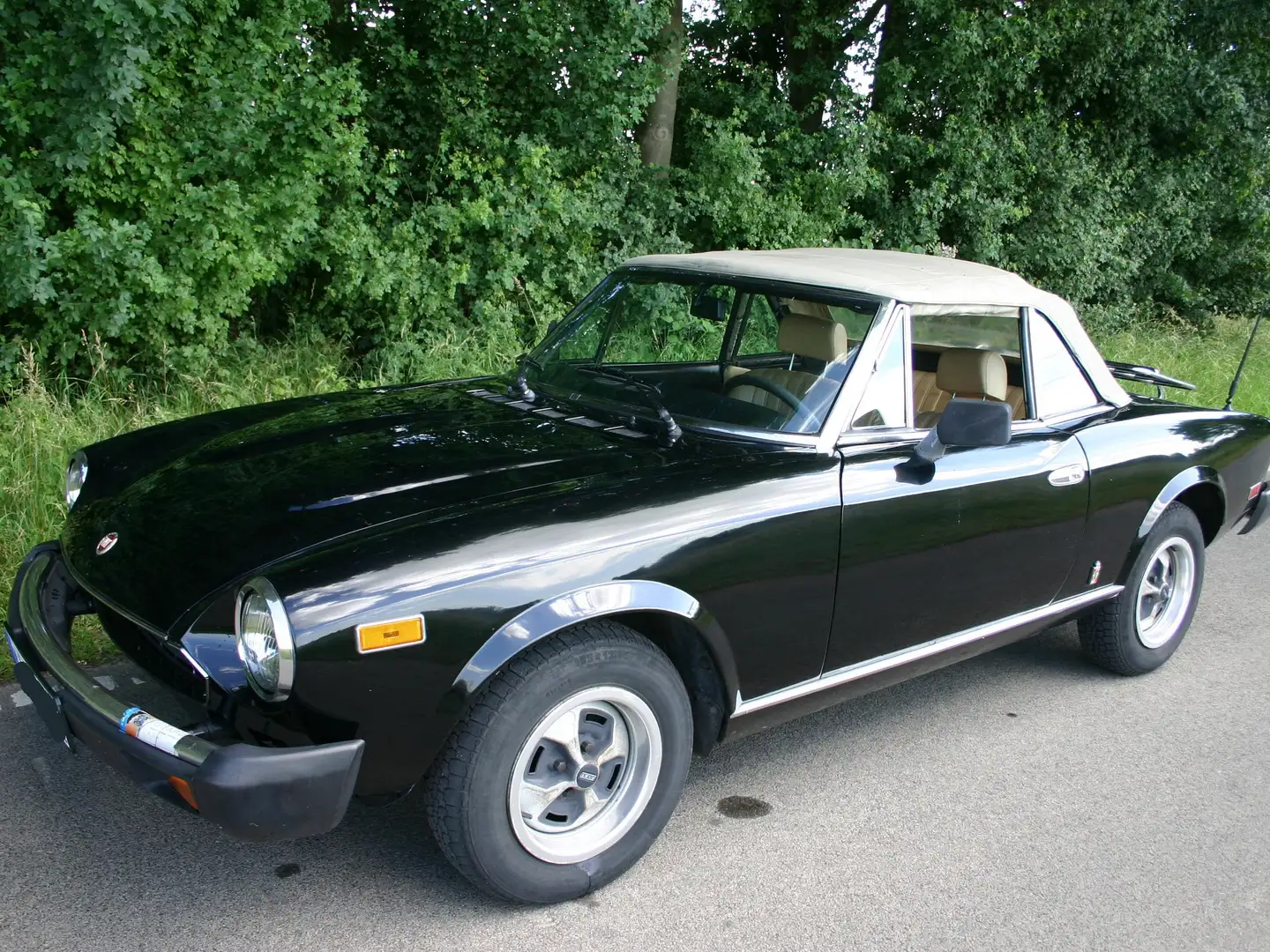 Fiat 124 Spider US-Spider Oldtimer Schwarz - 1