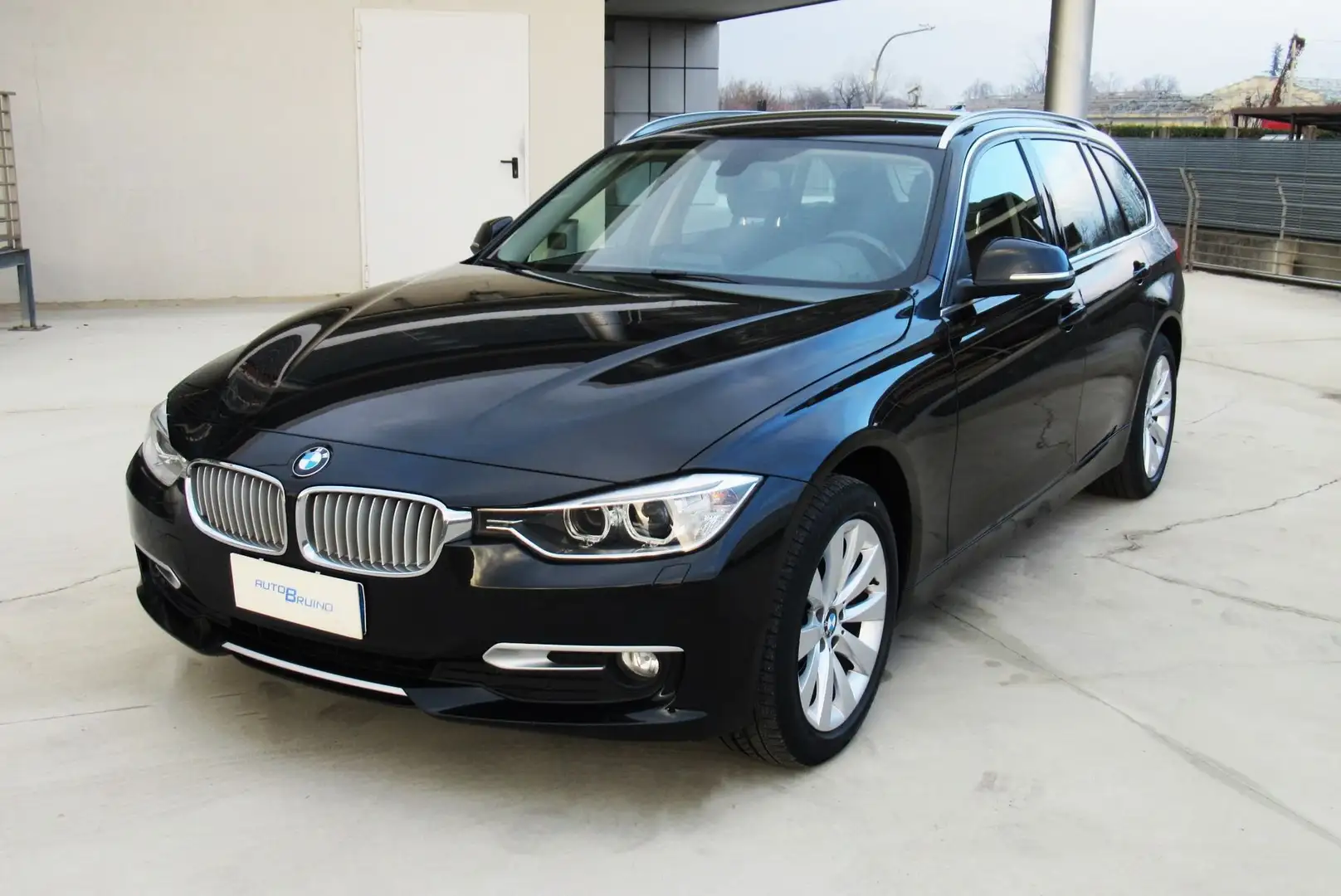 BMW 318 318d  Modern Touring Negro - 1