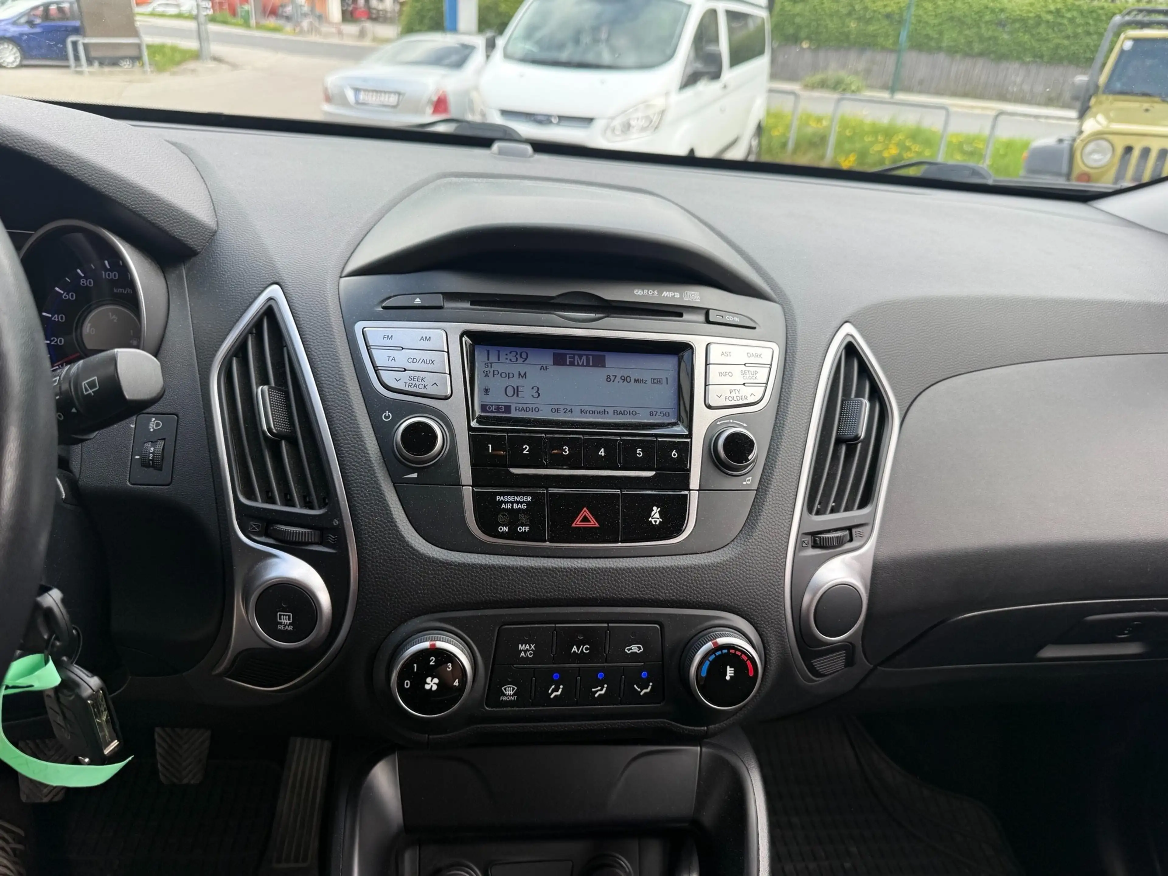 Hyundai iX35 2.0l Diesel 4x4 — photo 13