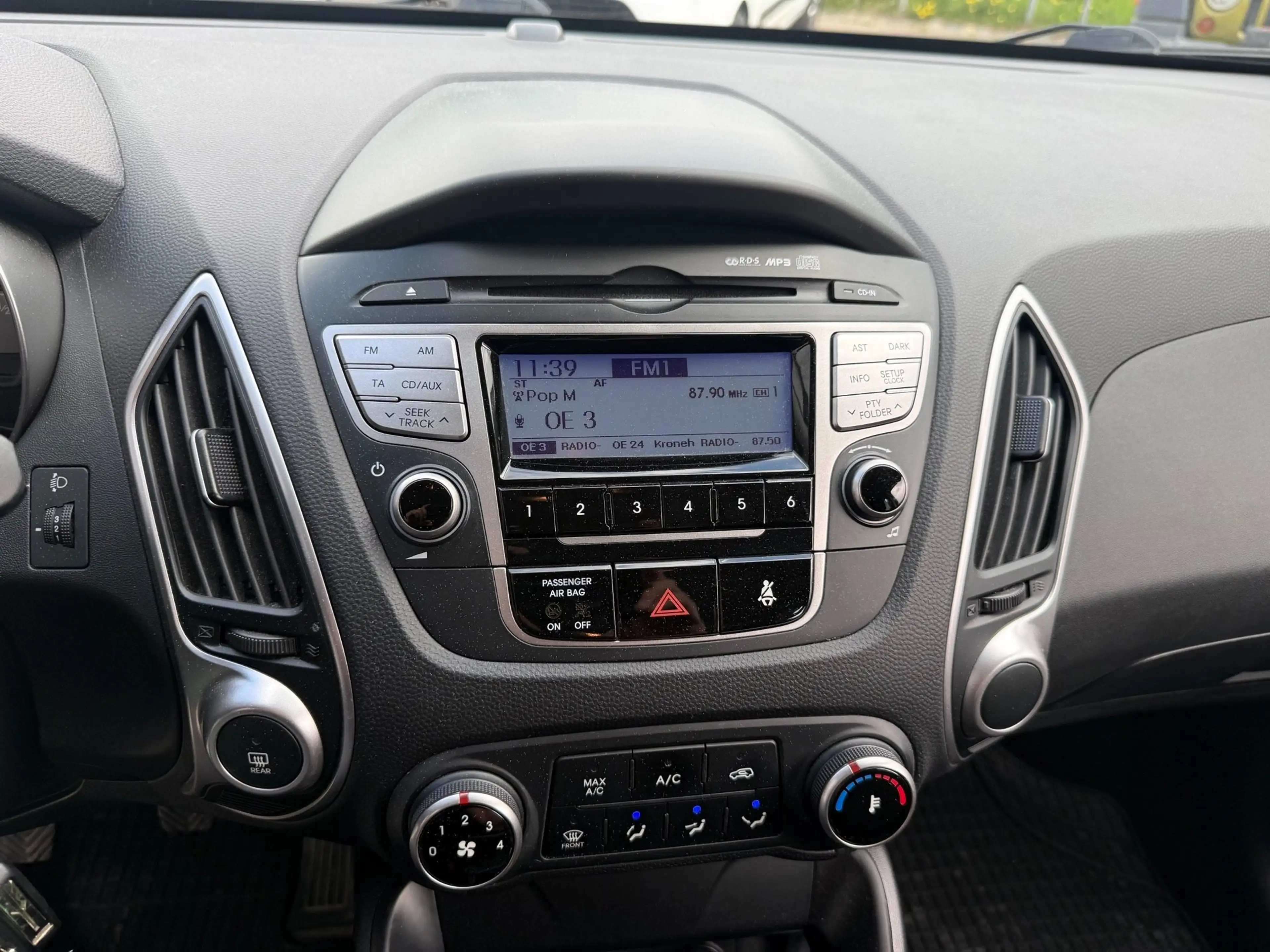 Hyundai iX35 2.0l Diesel 4x4 — photo 12