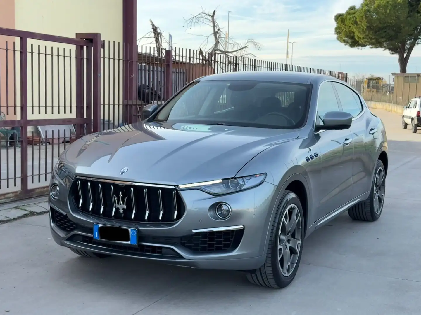 Maserati Levante Levante MHEV 330 CV AWD Executive Šedá - 2