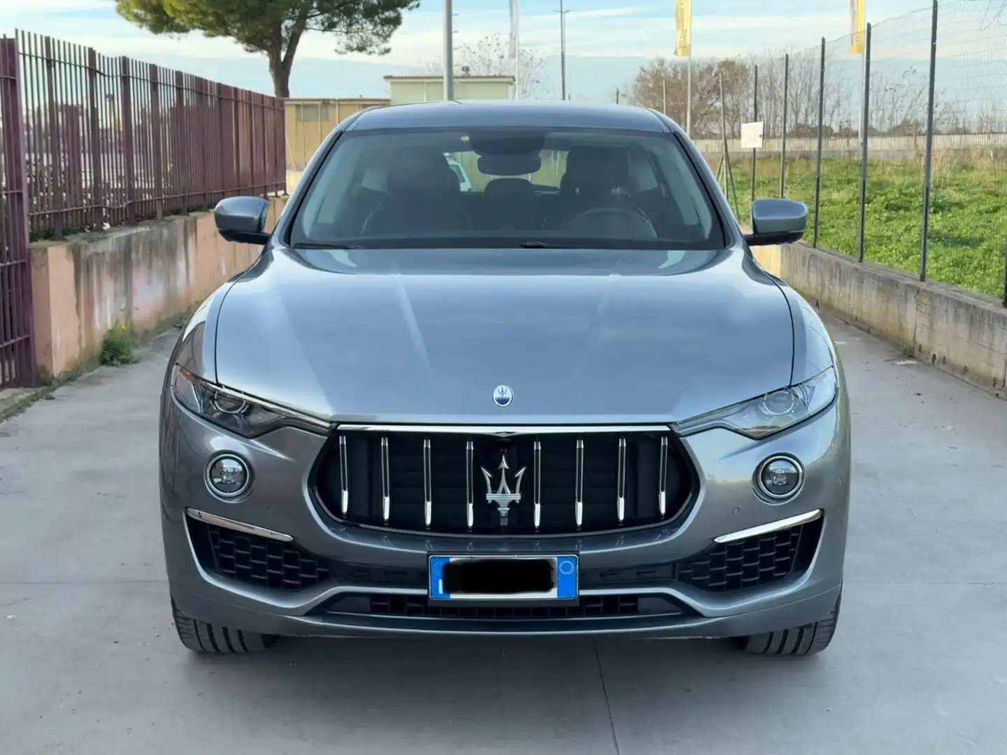 Maserati Levante Levante MHEV 330 CV AWD Executive Šedá - 1