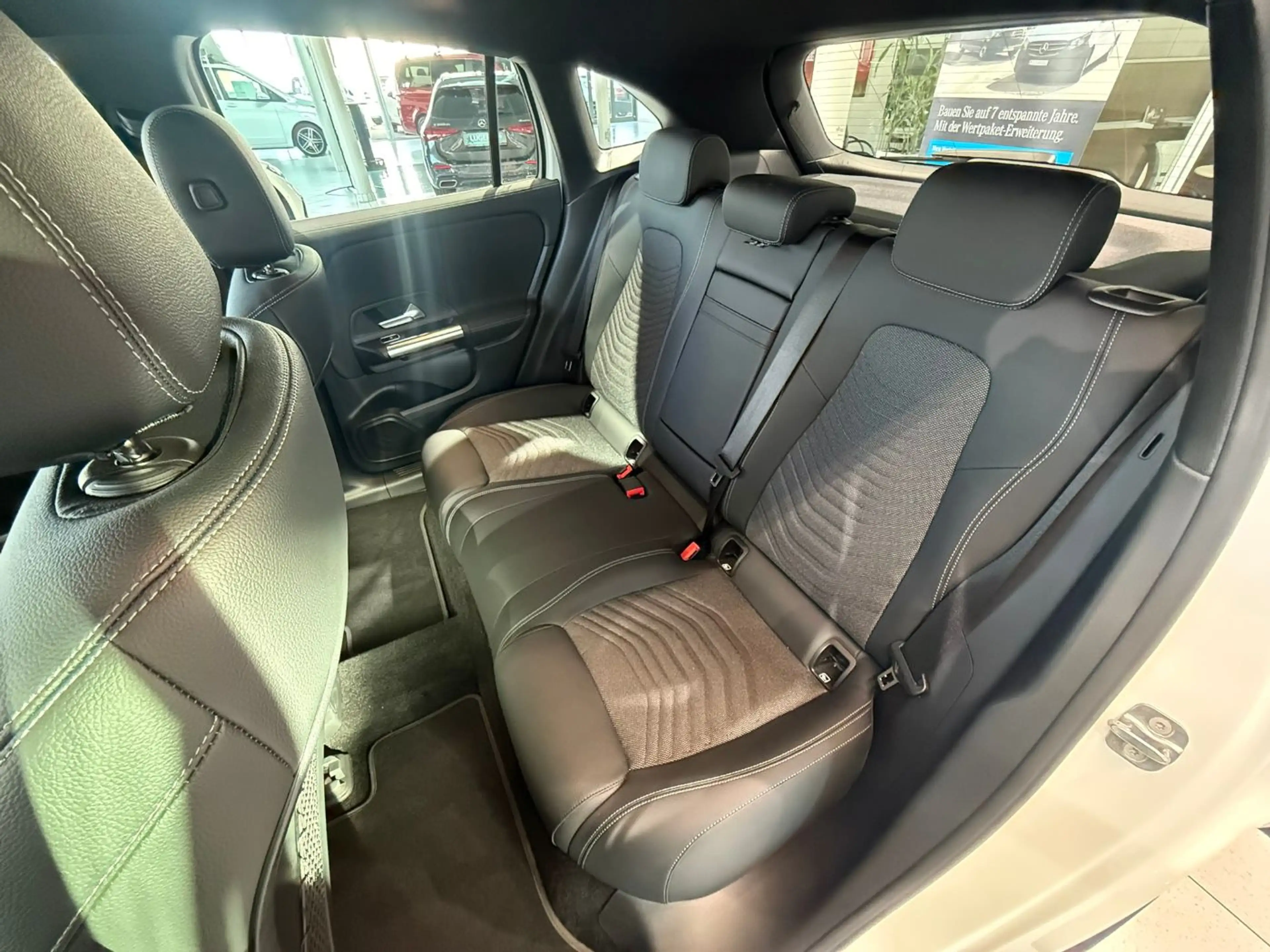 Mercedes-Benz EQA 250 + Progressive RKam Klima Shz Ambi eHeck — photo 11