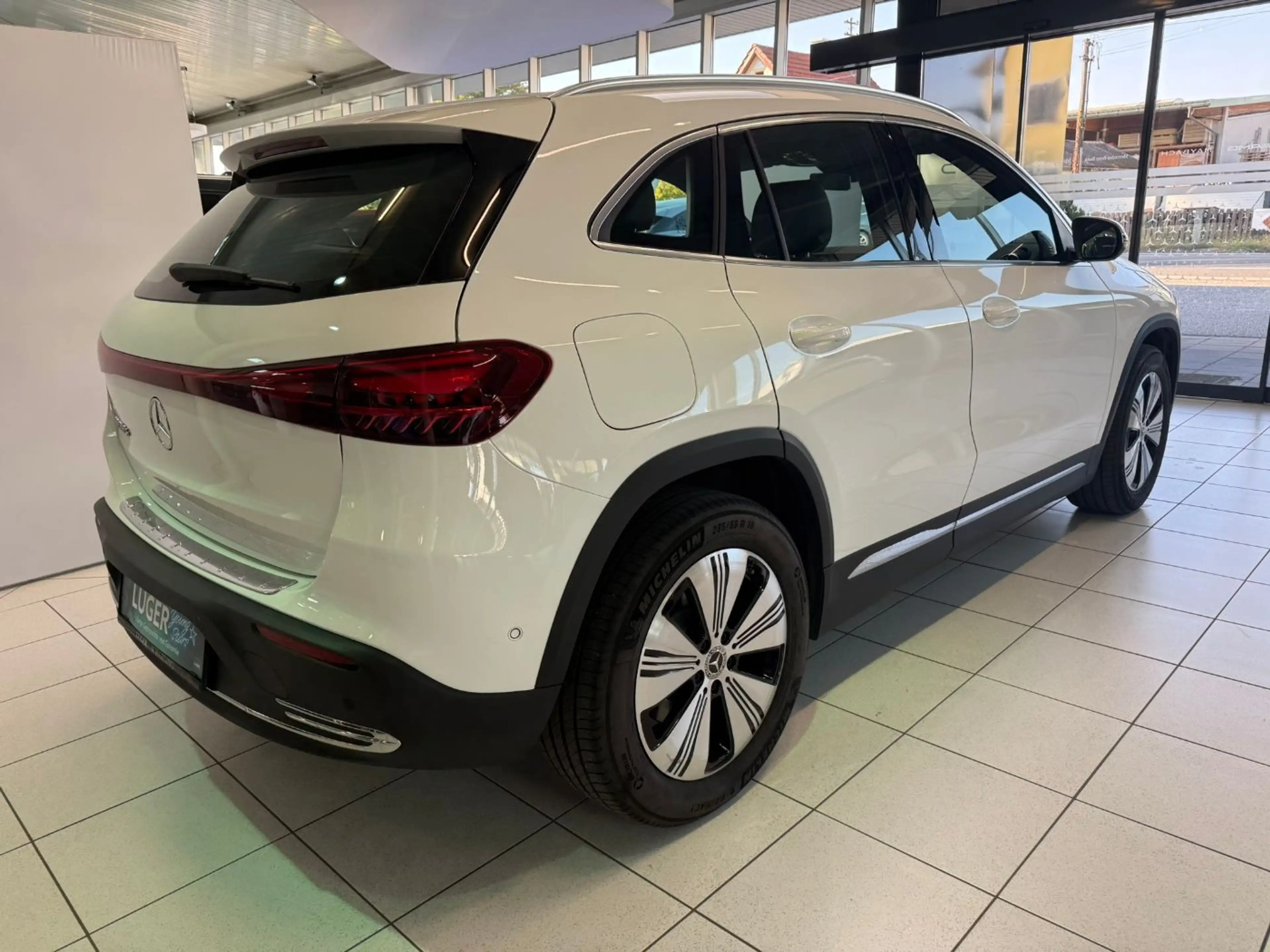 Mercedes-Benz EQA 250 + Progressive RKam Klima Shz Ambi eHeck — photo 5