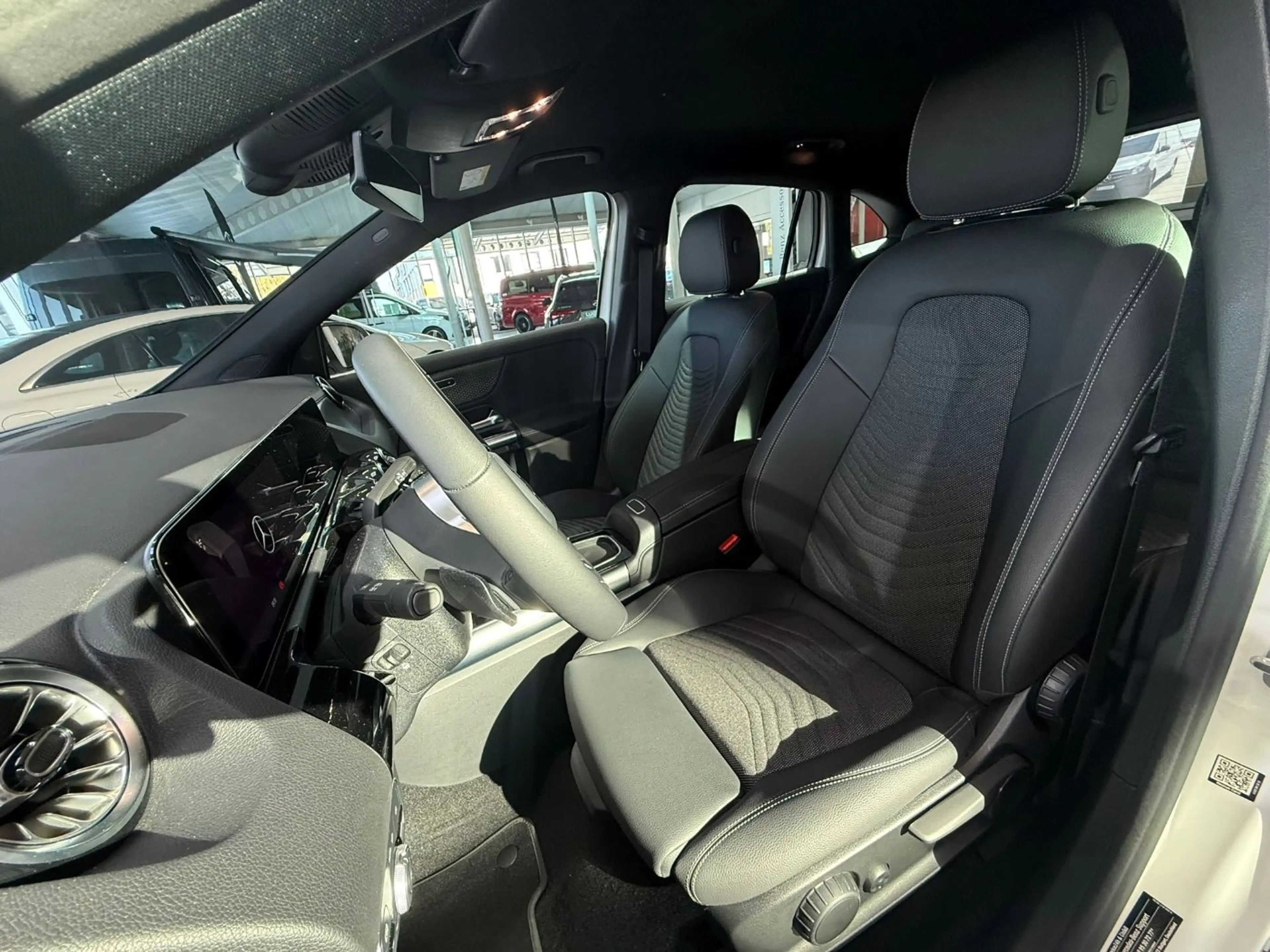 Mercedes-Benz EQA 250 + Progressive RKam Klima Shz Ambi eHeck — photo 9