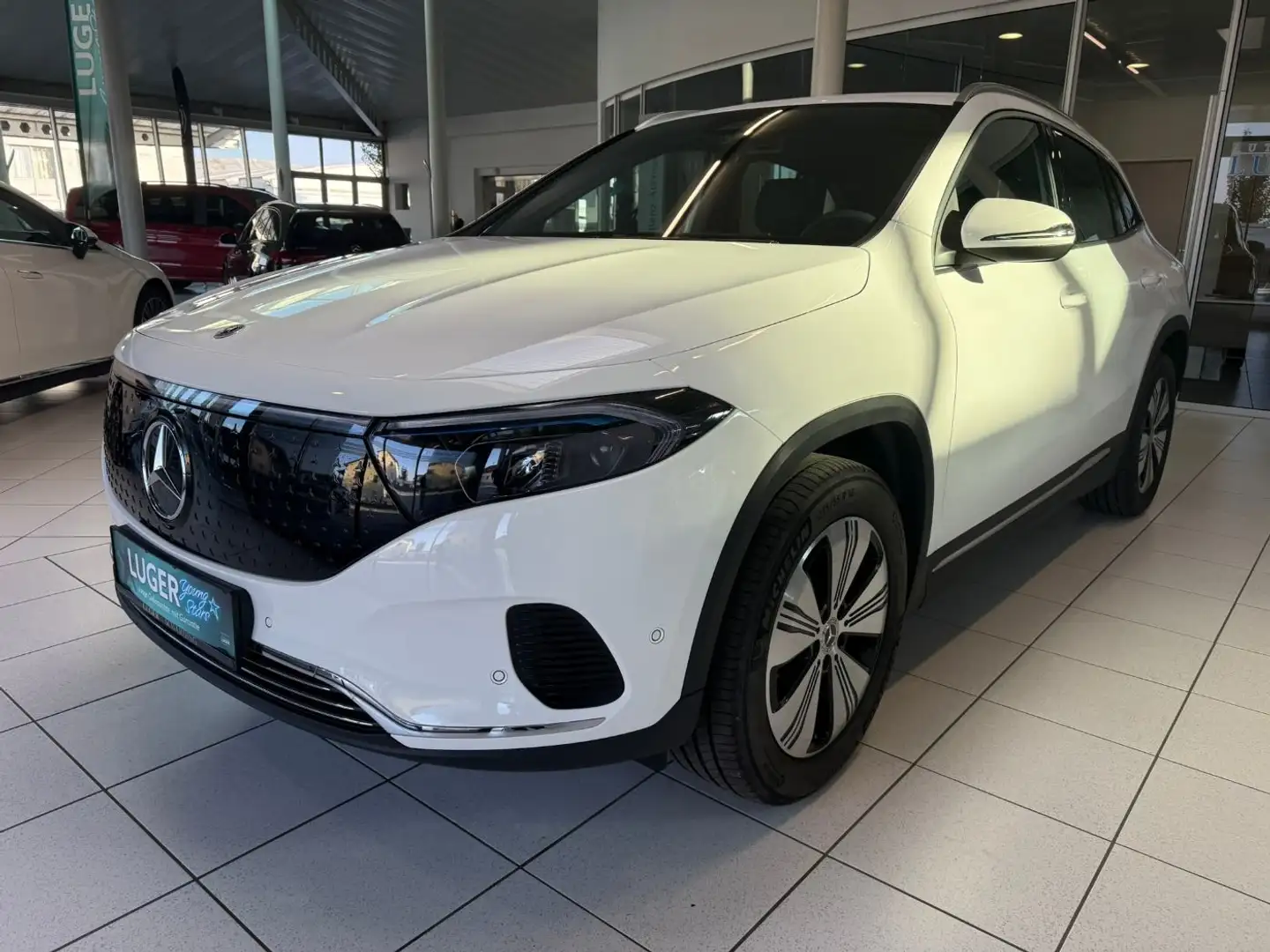 Mercedes-Benz EQA 250 + Progressive RKam Klima Shz Ambi eHeck Weiß - 1