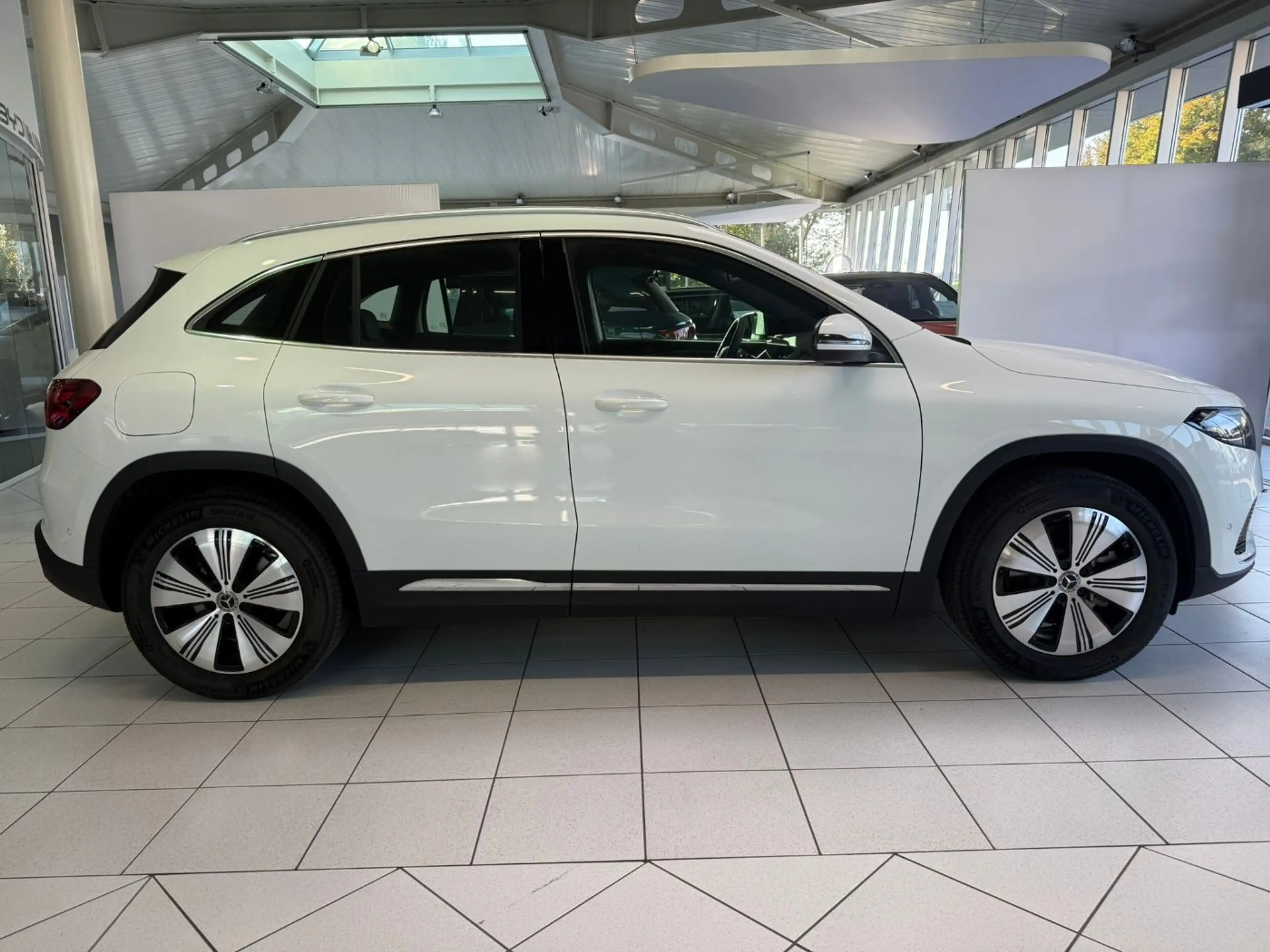 Mercedes-Benz EQA 250 + Progressive RKam Klima Shz Ambi eHeck — photo 4