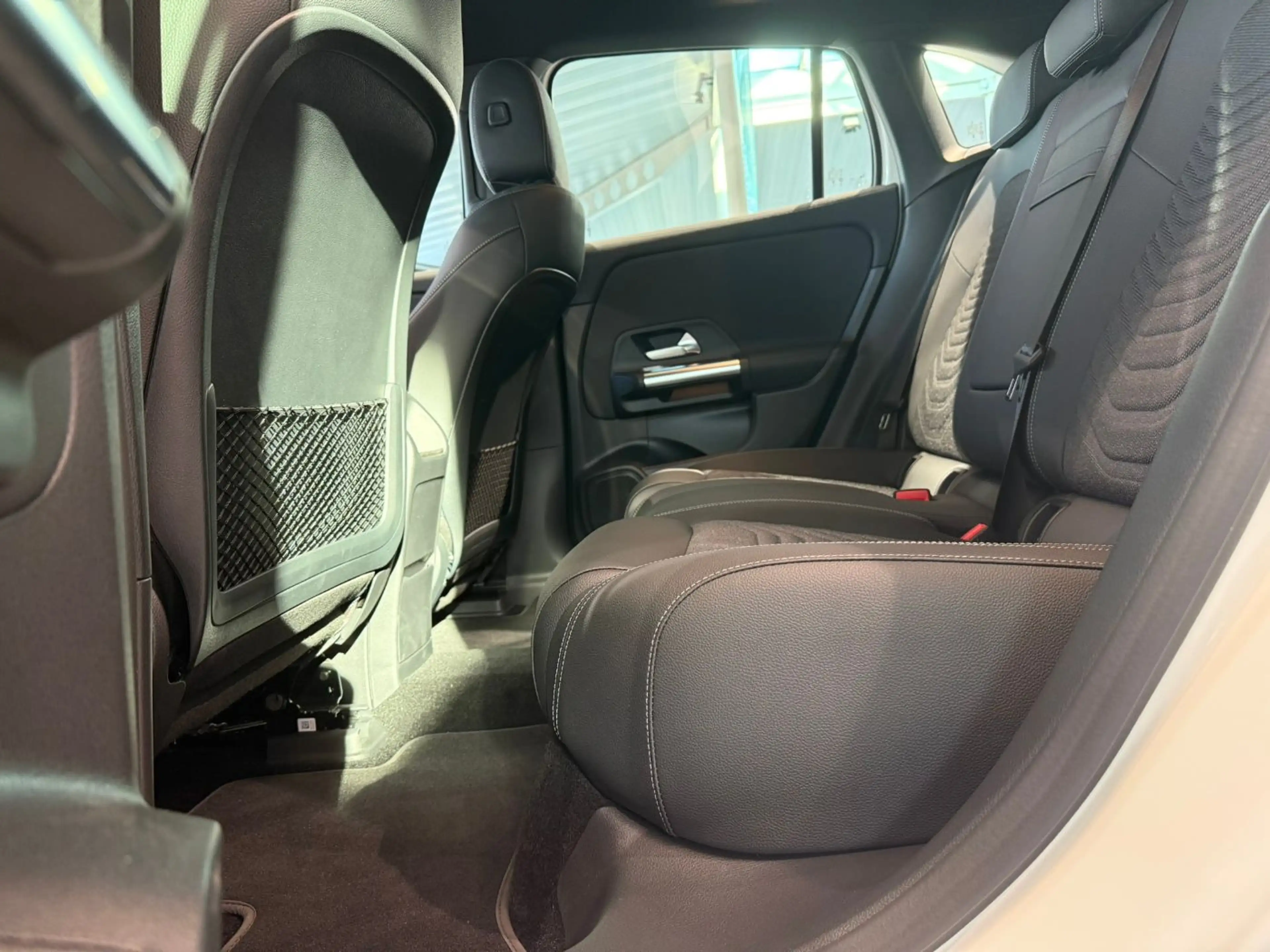 Mercedes-Benz EQA 250 + Progressive RKam Klima Shz Ambi eHeck — photo 12