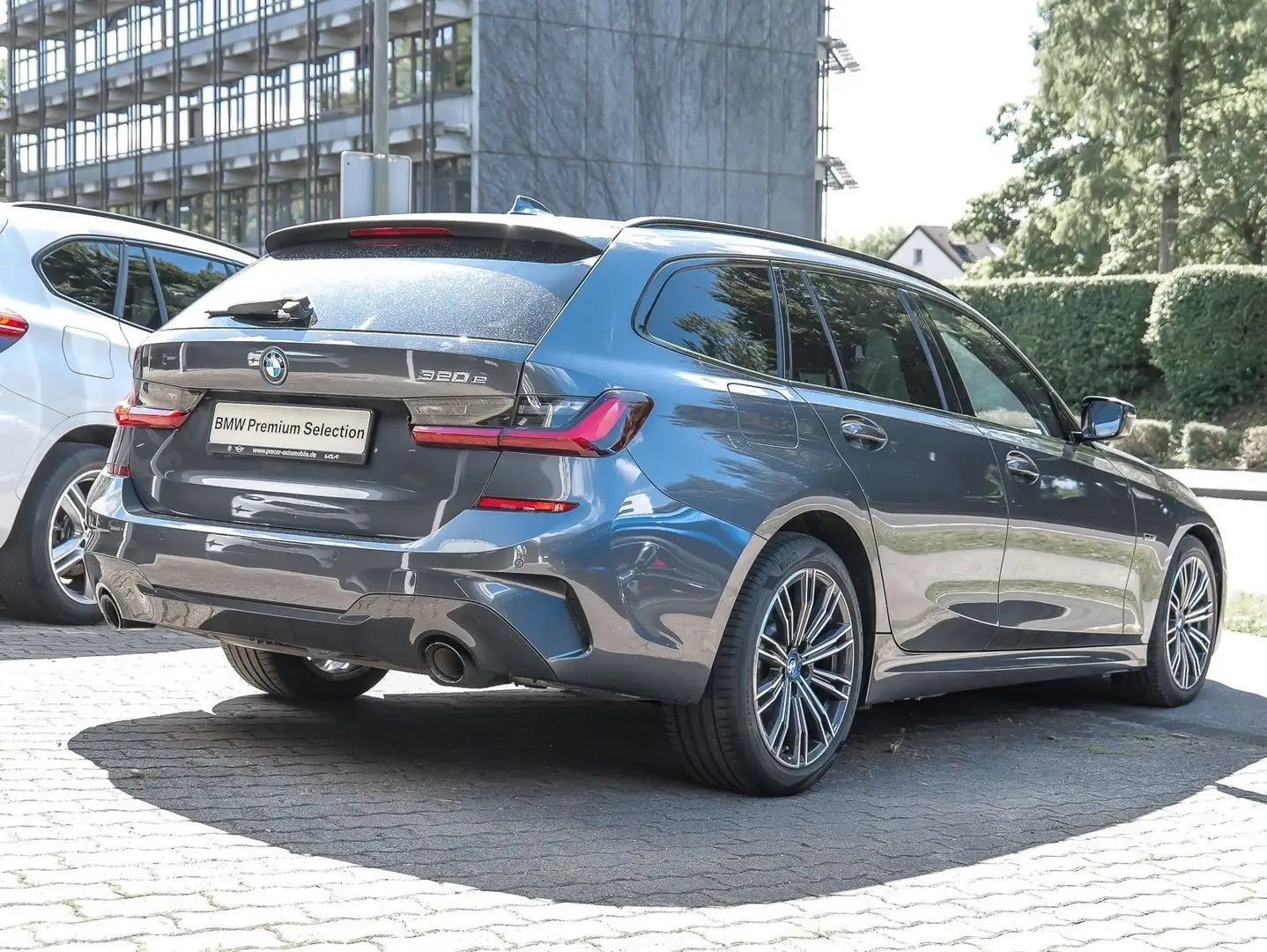 BMW 320 e Touring M Sport HiFi LASER DA KAMERA AHK  DAB WL Grau - 2
