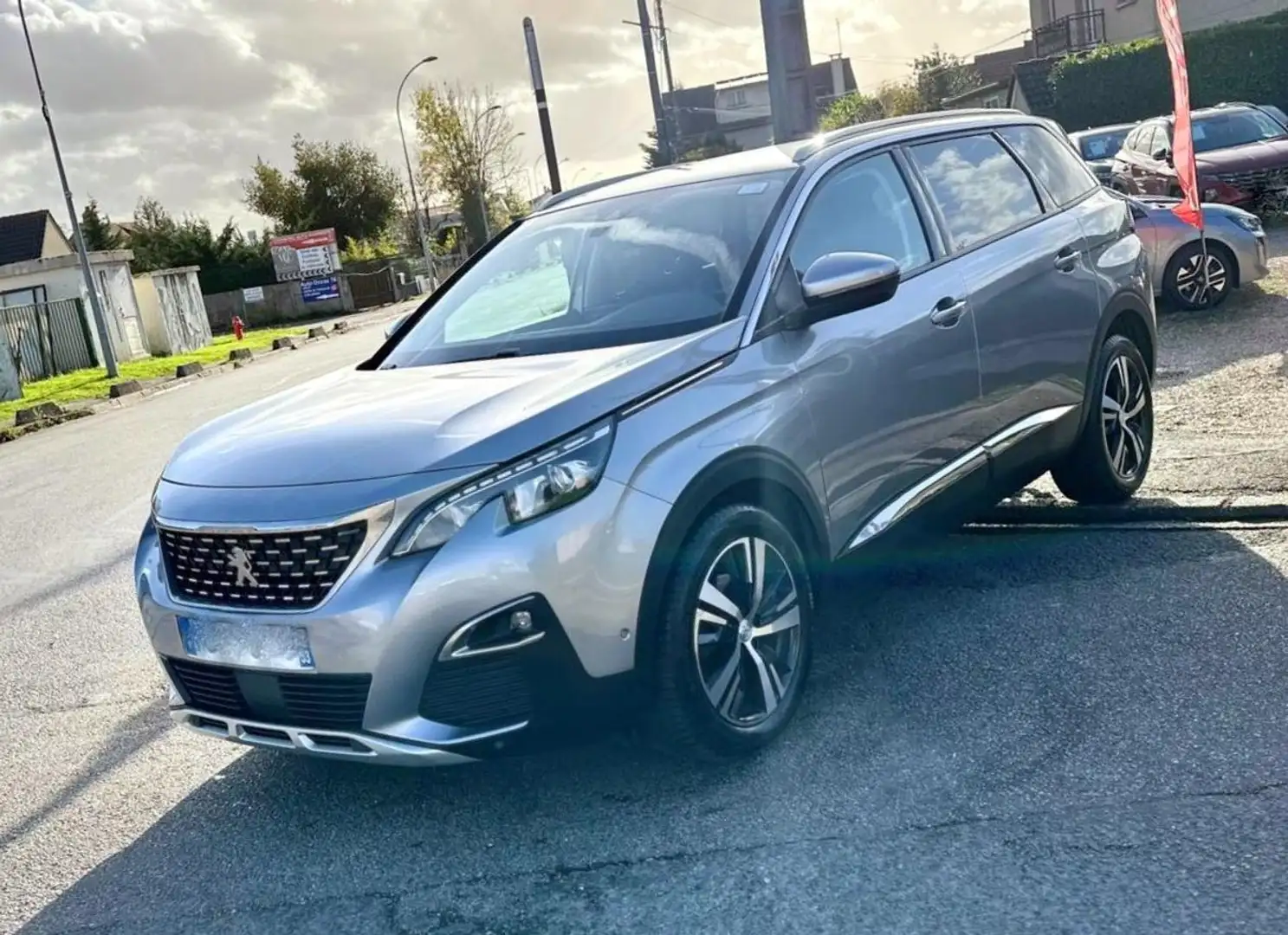Peugeot 5008 Allure Business 1.2 PT 130CV BVA6 7 PLACES 10825HT ENTRETIEN COMPLET A JOUR Grau - 1