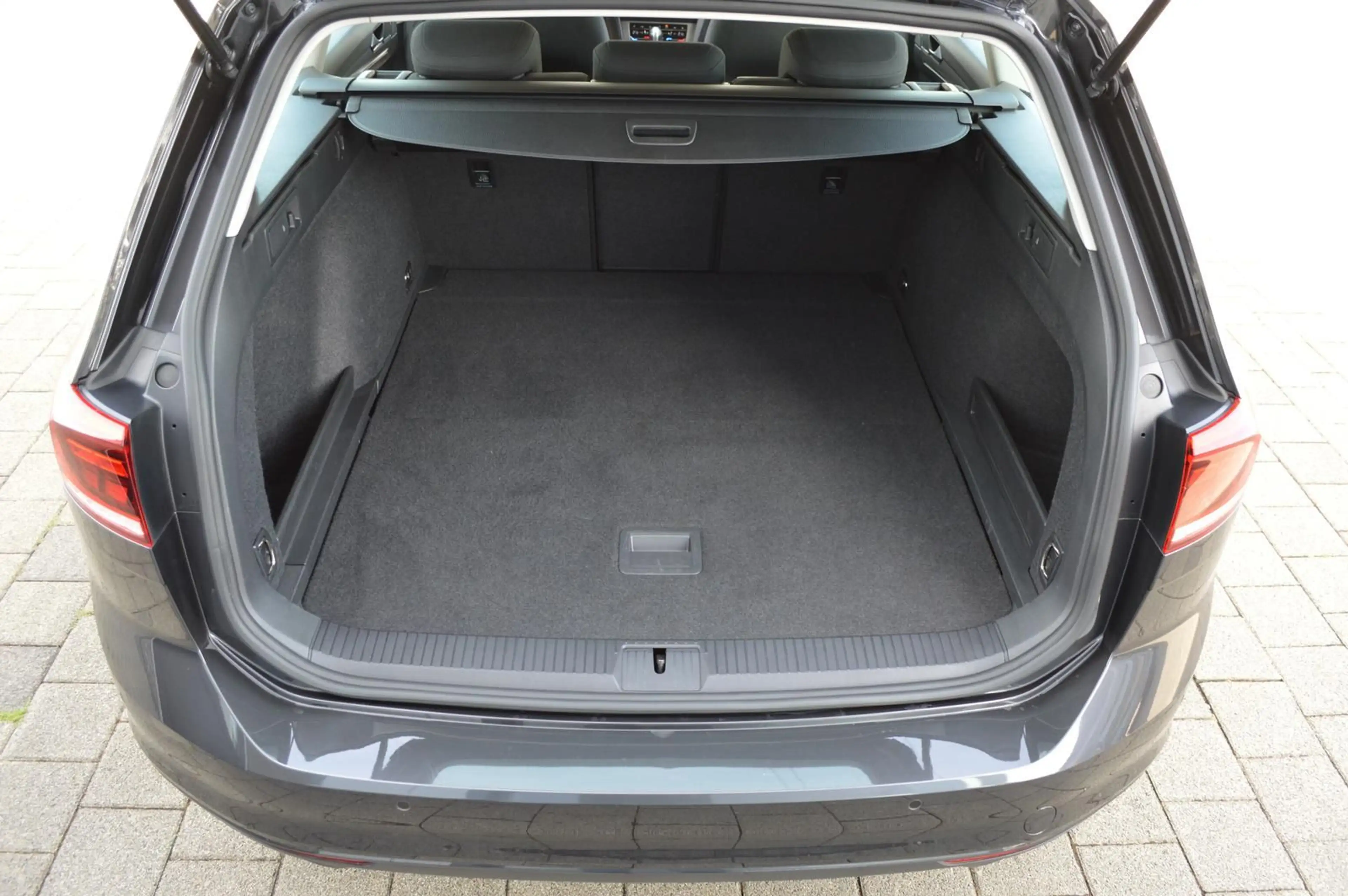Volkswagen Passat Variant *LED*Navi*Kamera*ACC*Carplay*SHZ — photo 9