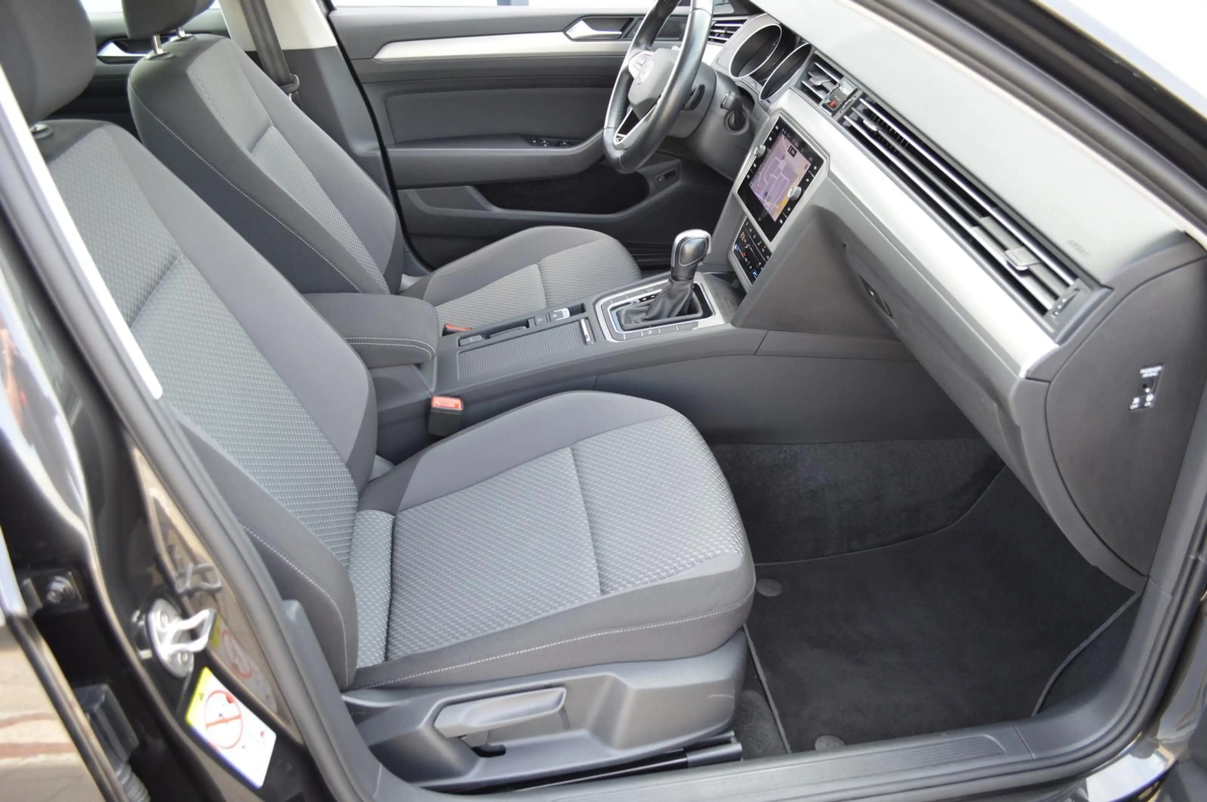 Volkswagen Passat Variant *LED*Navi*Kamera*ACC*Carplay*SHZ — photo 7