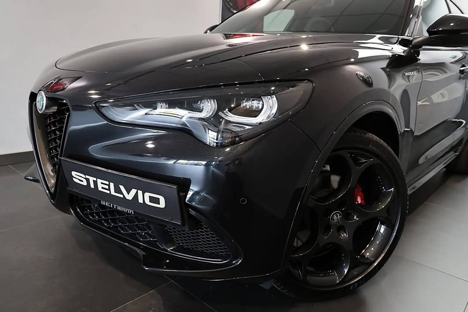 Alfa Romeo Stelvio 2.2 16V 210PS AT8 Q4 Veloce MY26 Schwarz - 2