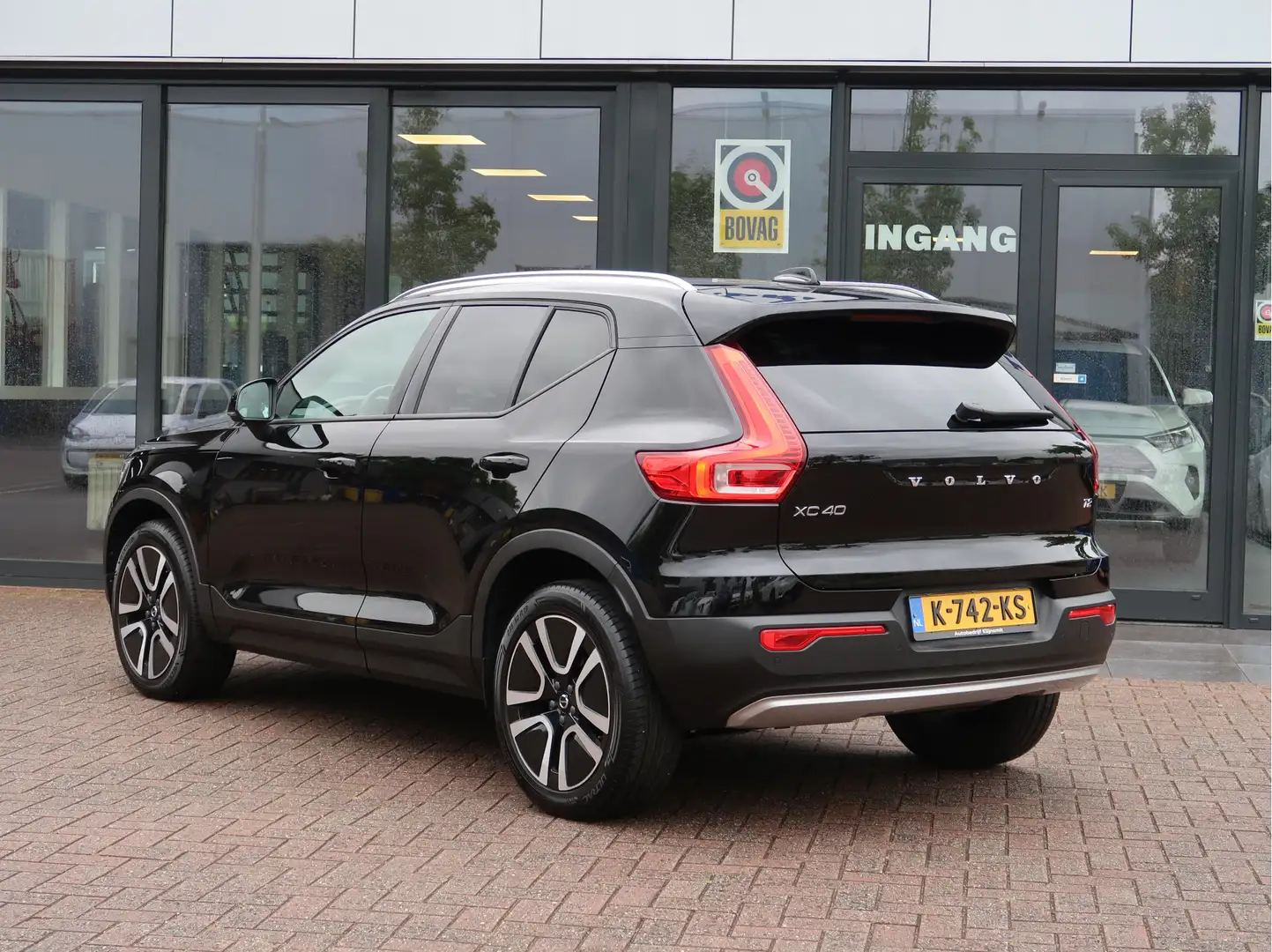 Volvo XC40 1.5 T2 Business Pro | ACC | Pilot Assist | Camera Black - 2