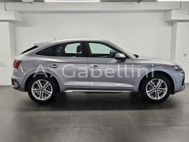 Audi Q5 view 3